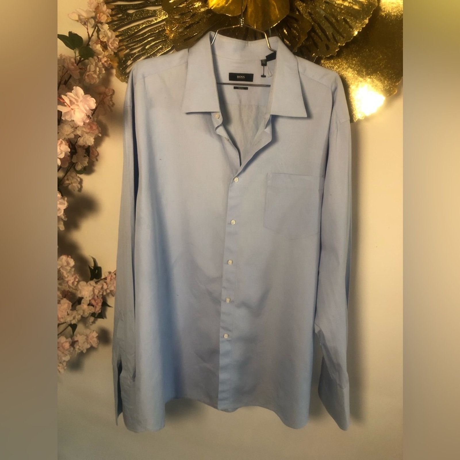 Hugo Boss button down dress shirt in blue. Size 18 1/2 Size US L / EU 52-54 / 3 - 3 Thumbnail
