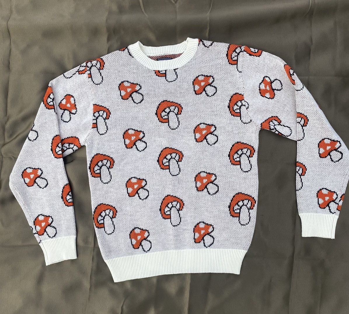 Other Mushroom Sweater Mens Large in Excellent Condition Size US L / EU 52-54 / 3 - 7 Thumbnail
