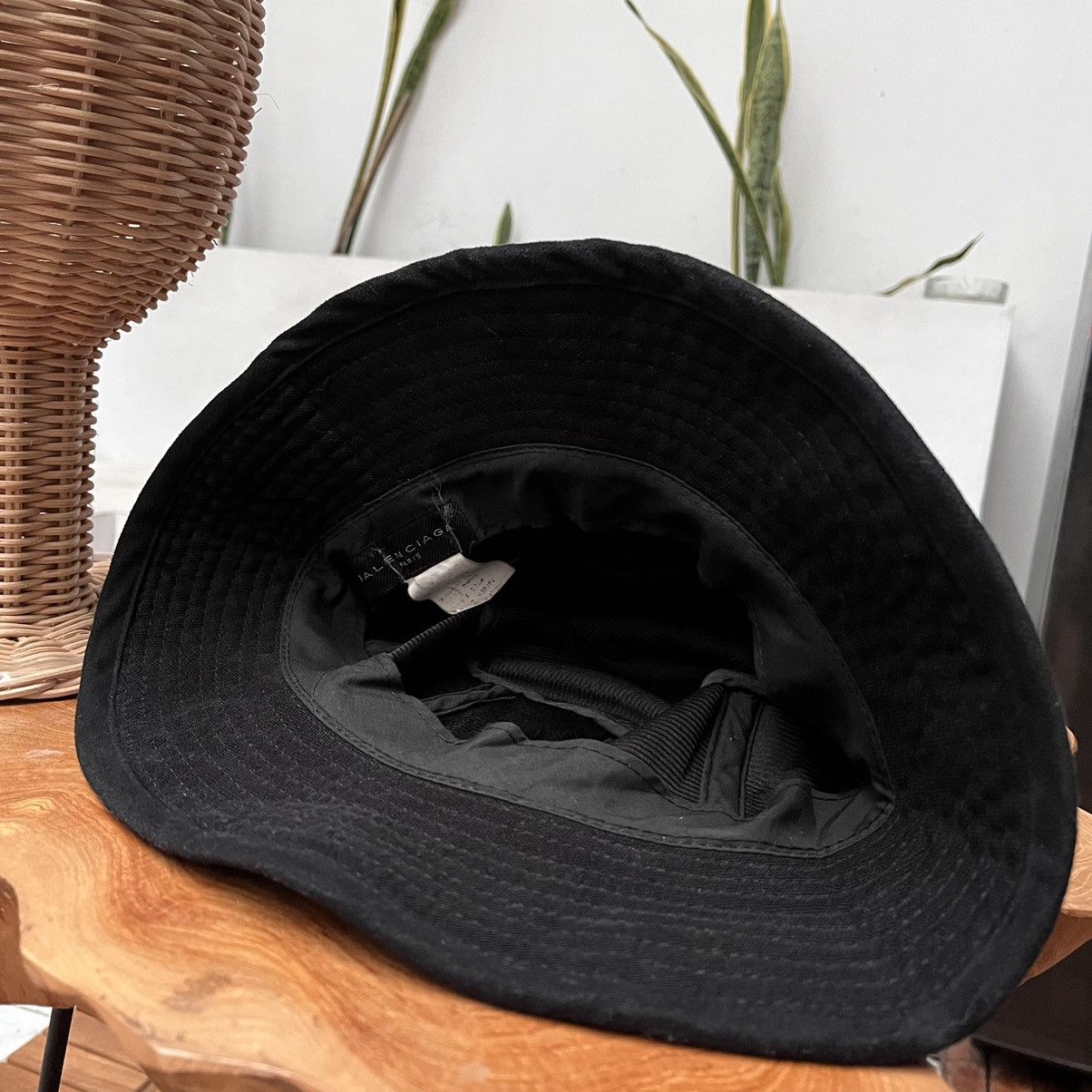 Balenciaga 💸BINDING OFFER💸 Balenciaga Bucket Hat Size ONE SIZE - 6 Thumbnail