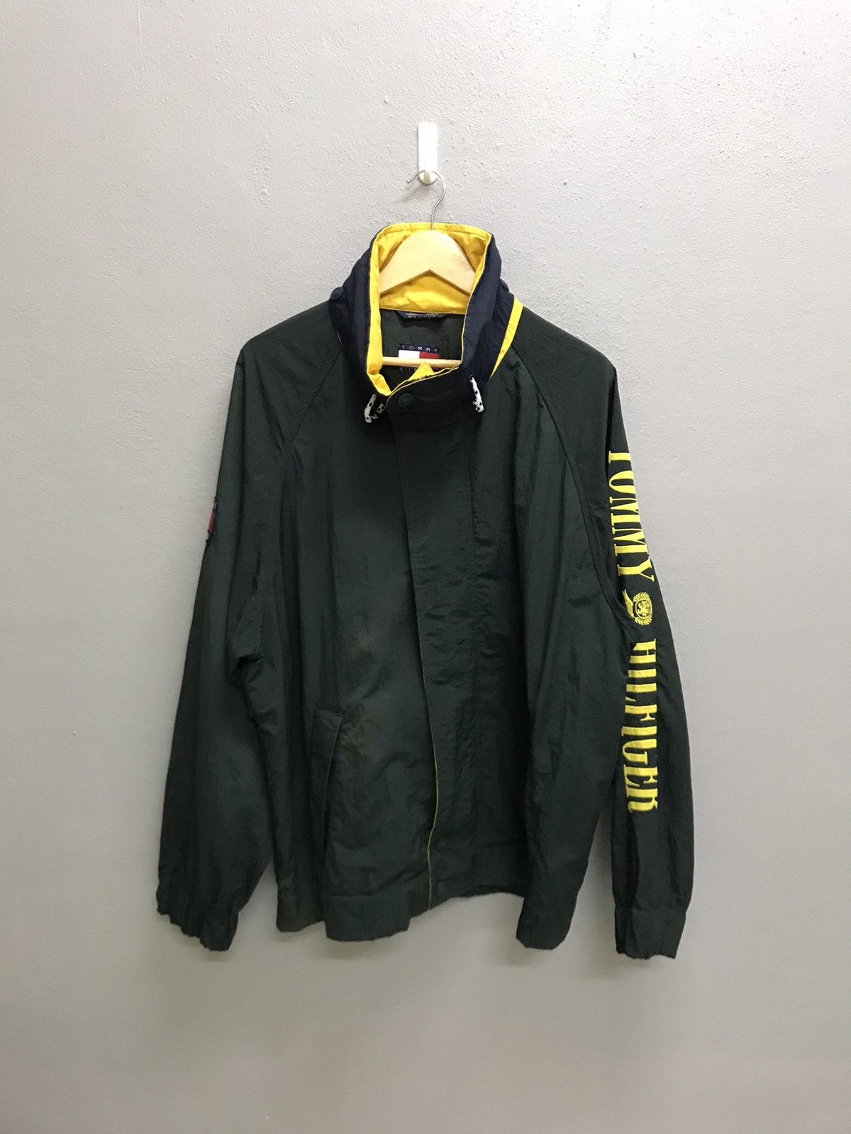Tommy Hilfiger VINTAGE 90s TOMMY HILFIGER WINDBREAKER JACKET Size US XL / EU 56 / 4 - 3 Thumbnail