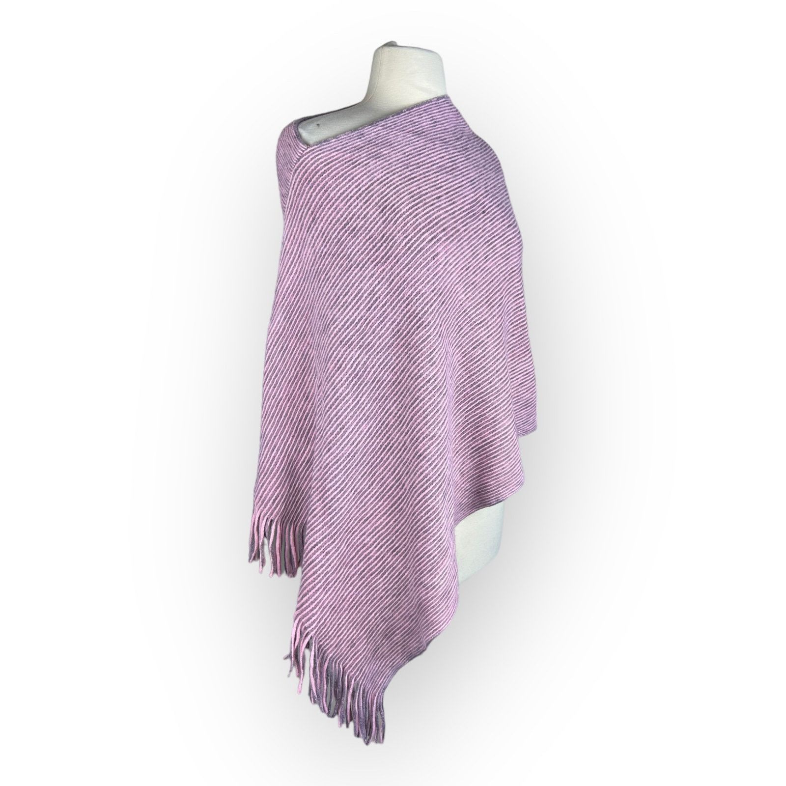 Vintage Vintage Handmade Knitted Poncho Shawl | Purple and Pink Size M / US 6-8 / IT 42-44 - 1 Thumbnail