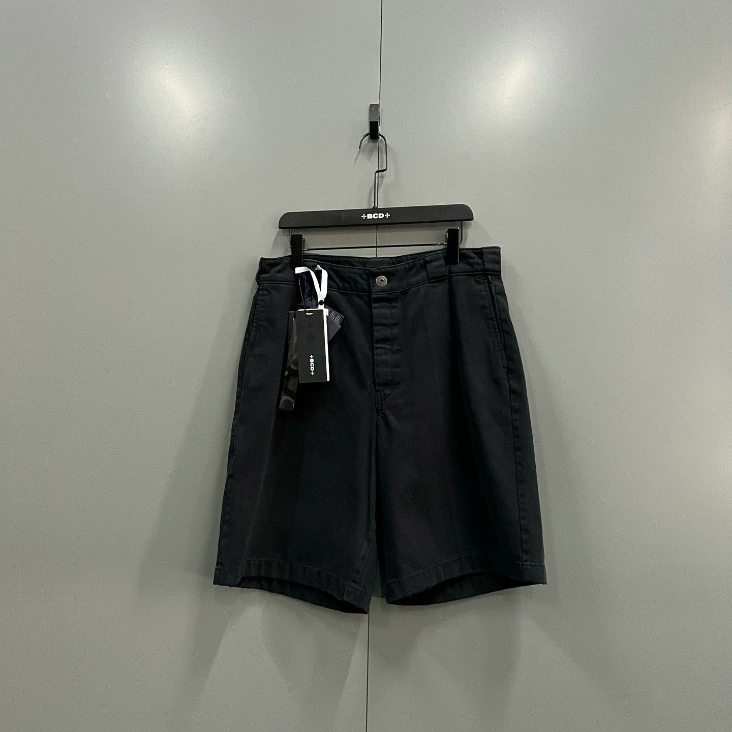 Prada Prada Patch Embroidery Logo Shorts Size US 34 / EU 50 - 1 Thumbnail