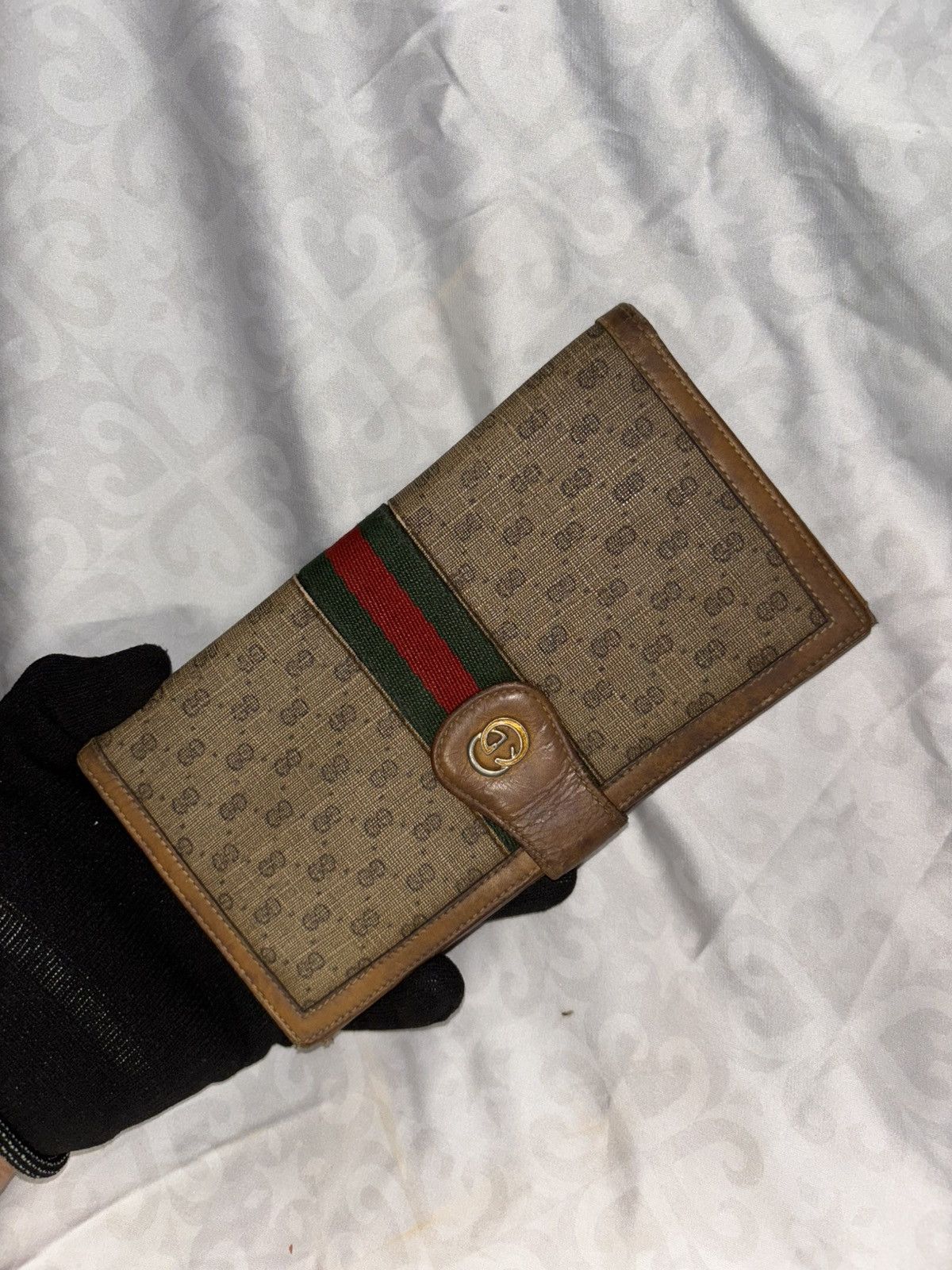 Gucci (very worn) Gucci Long Wallet Vintage Size ONE SIZE - 1 Thumbnail