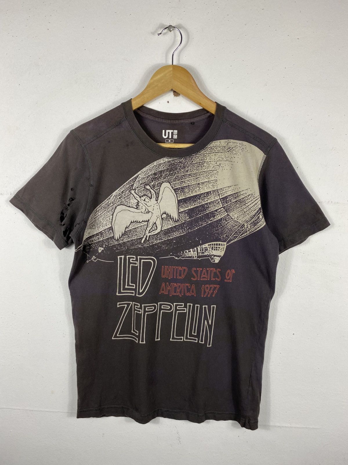 Uniqlo Distressed Uniqlo X Led Zeppelin Big Print T-Shirt Size US M / EU 48-50 / 2 - 1 Thumbnail