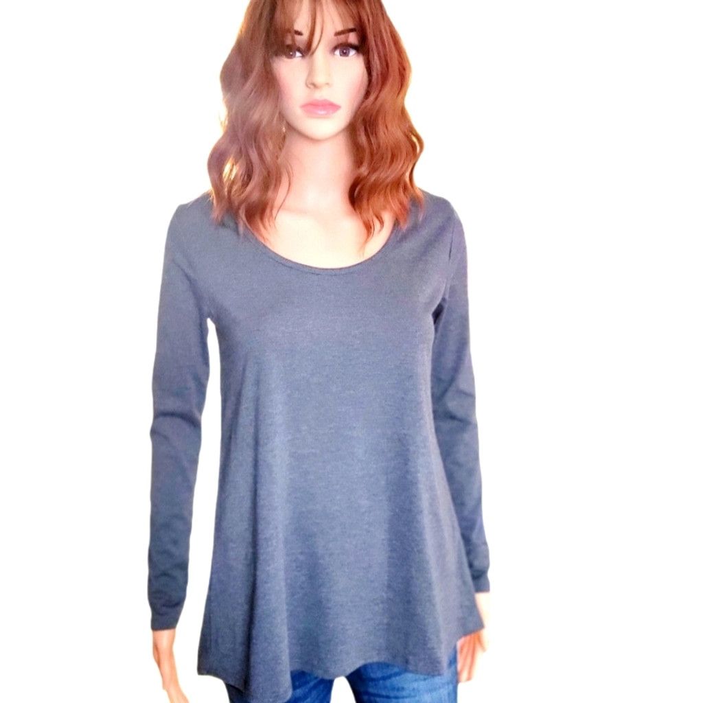 Other LuLaroe Lynnae long sleeve top size XS Size XS / US 0-2 / IT 36-38 - 1 Thumbnail