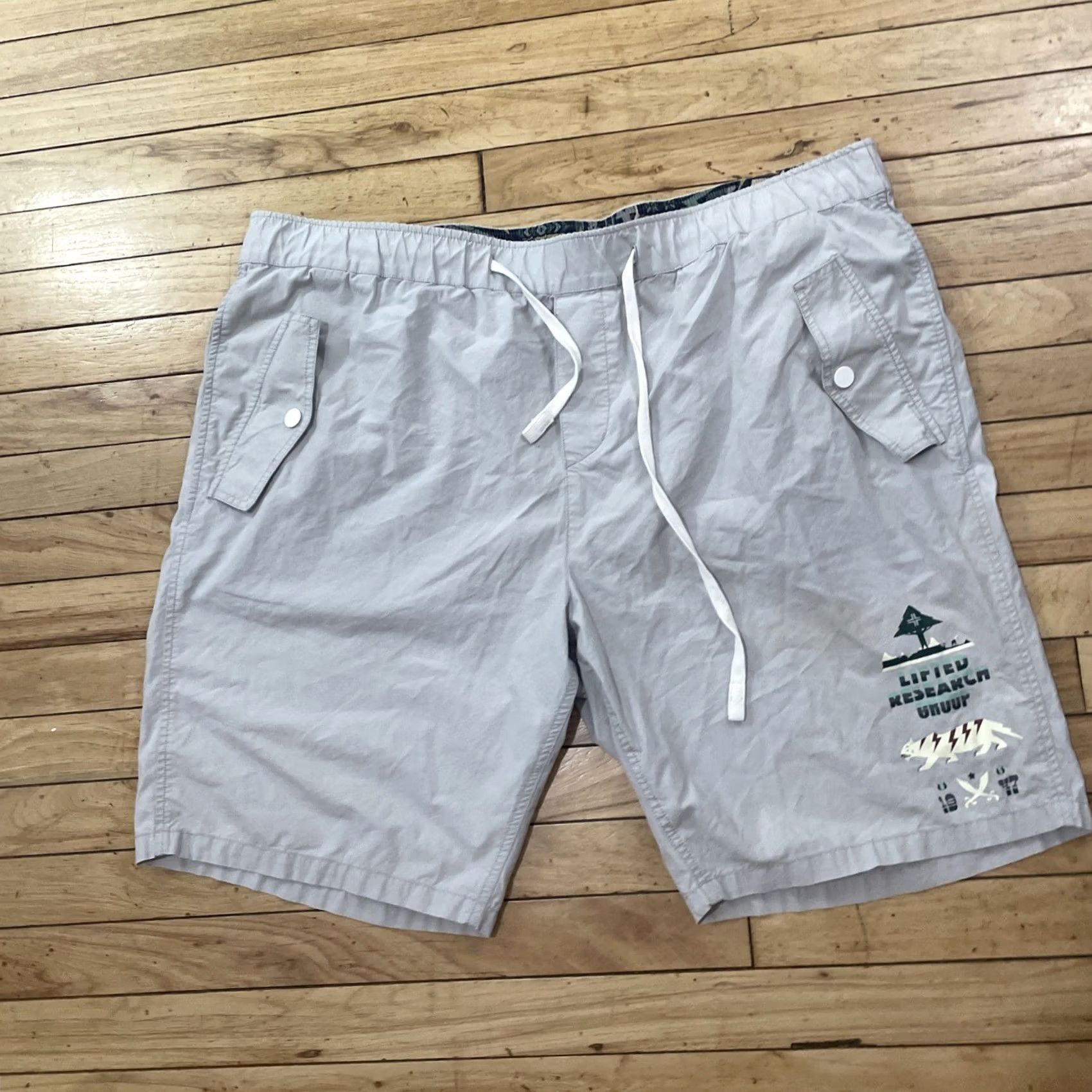 Vintage LRG Cargo Shorts Men 4XL Lifted Research Group Cat Graphic Gray 44x10 Regular Cotton Drawstring Pockets Logo Fashion Casual Streetwear Mens Size US 39 - 3 Thumbnail