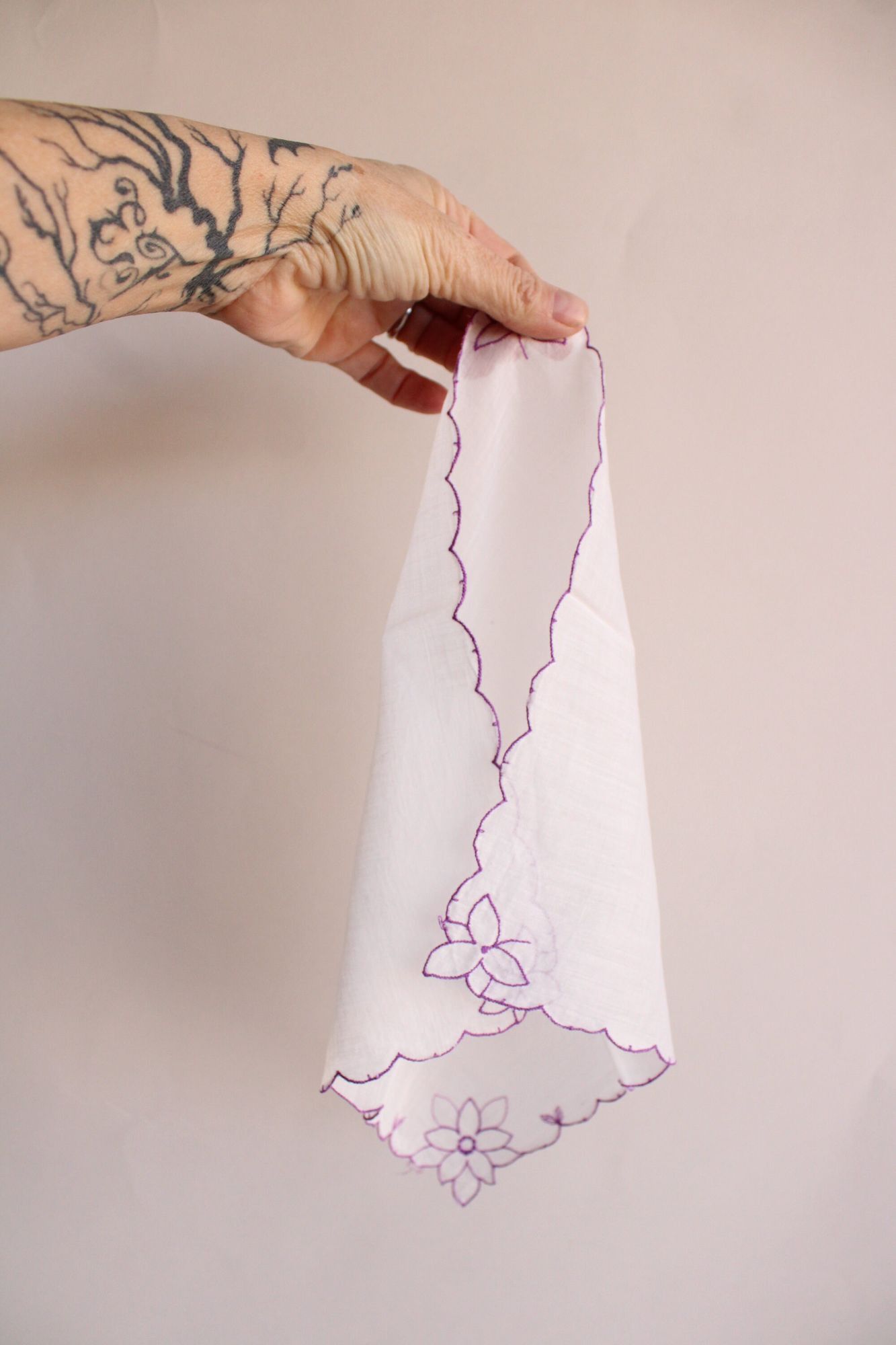 Vintage Vintage Handkerchief, Purple Flower Embroidery on White Cott Size ONE SIZE - 9 Thumbnail