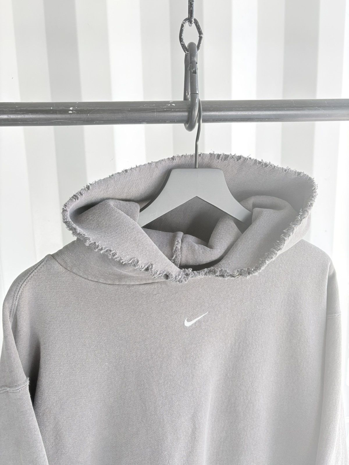 Nike Vintage Nike Center Logo Boxy Thrashed Sun Faded Hoodie ERD Size US XXL / EU 58 / 5 - 2 Thumbnail