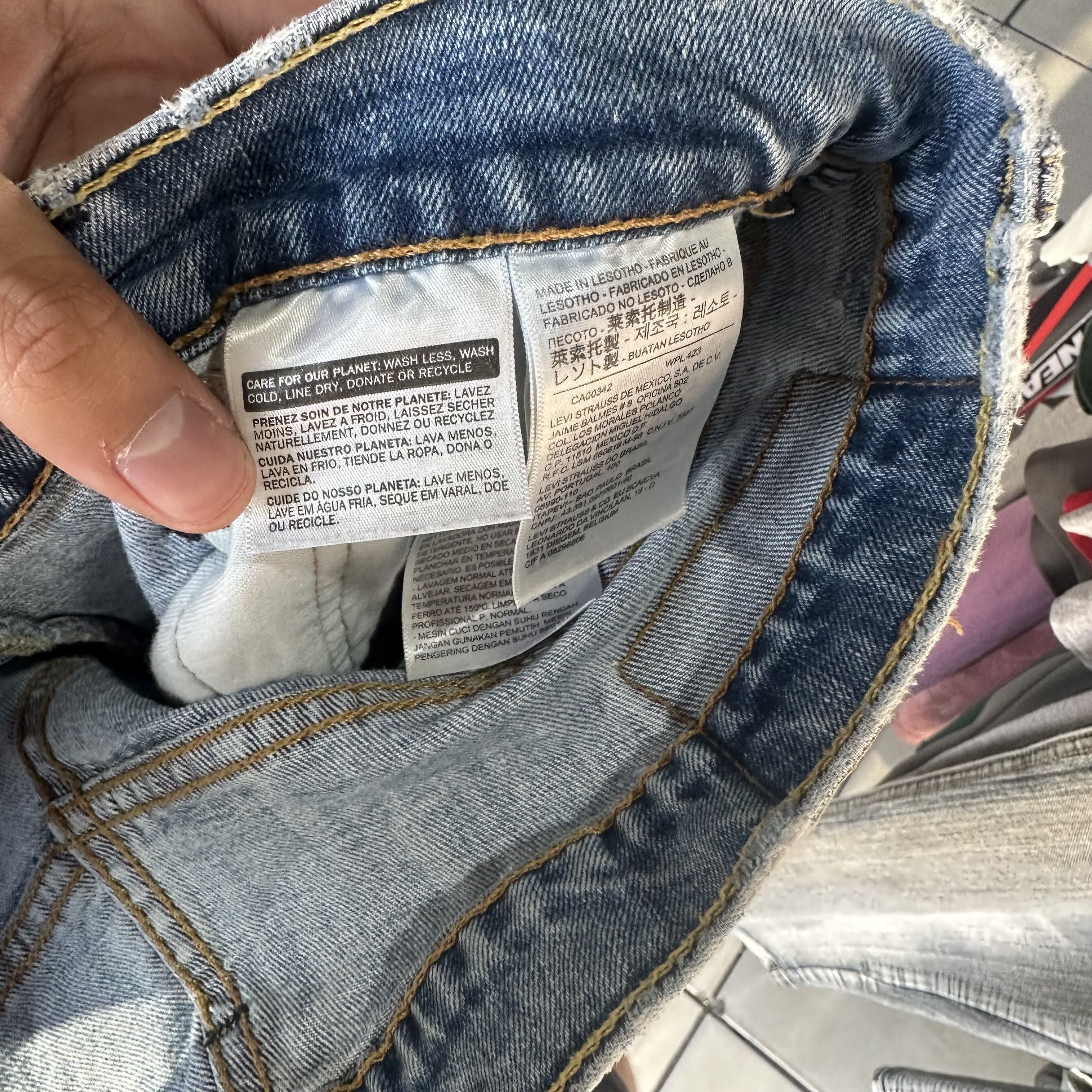 Levi's Vintage Levis 550 Jeans Mens 34x29 Blue Relaxed Fit Tapered Size US 34 / EU 50 - 5 Thumbnail