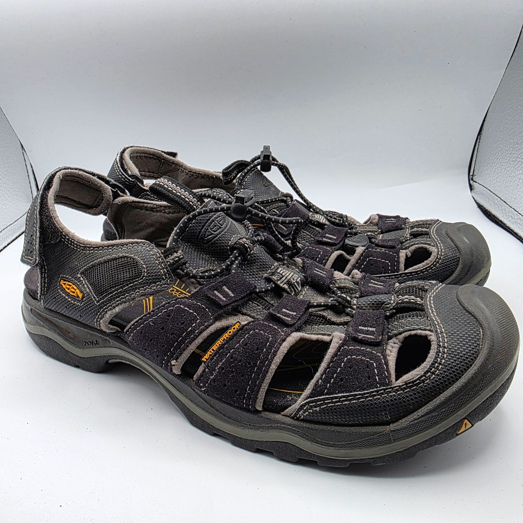 KEEN Keen Rialto Mens Size 11 Black Waterproof Closed Toe Sandals Size US 11 / EU 44 - 1 Thumbnail