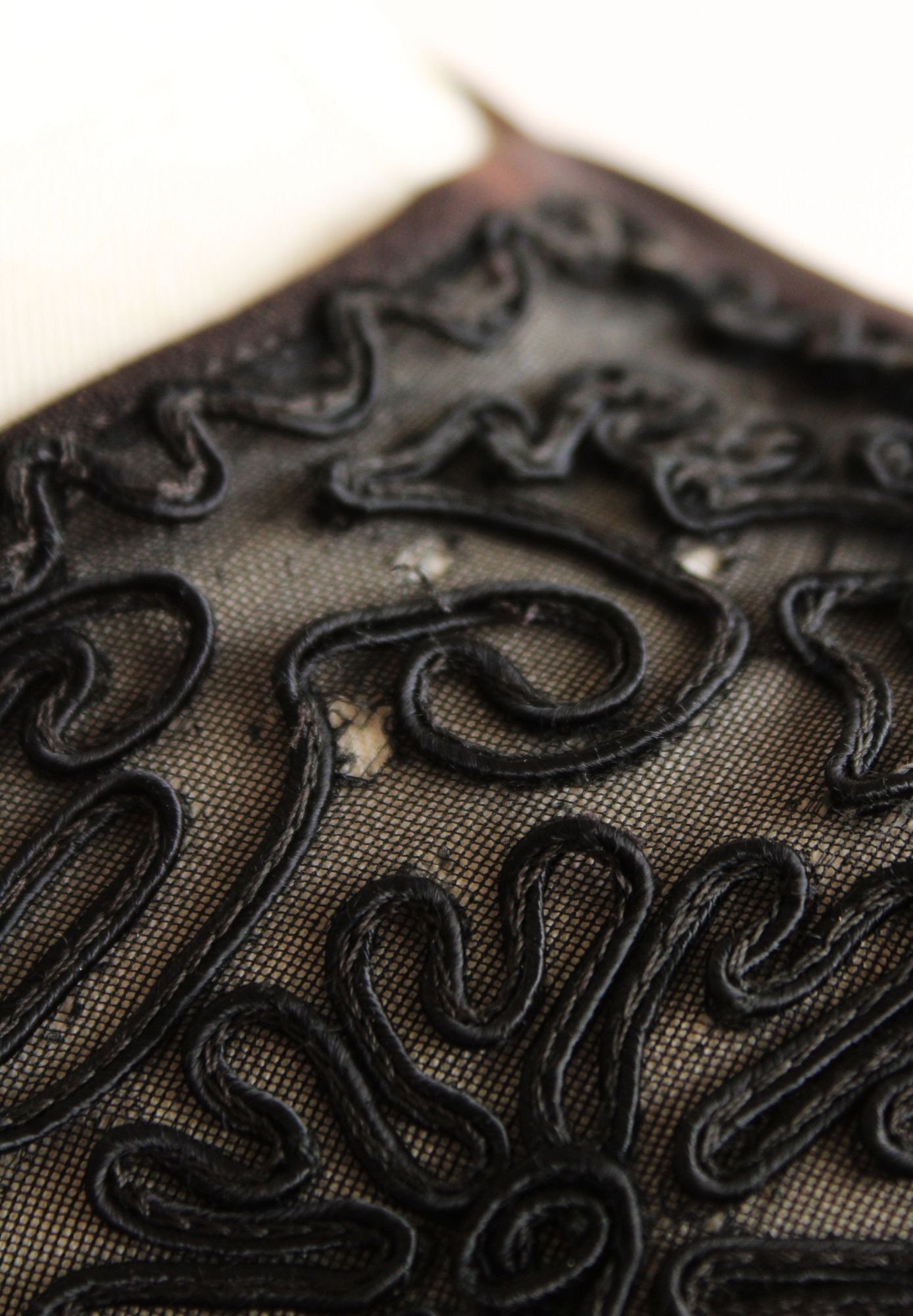 Vintage Vintage 1940s Dress, Black Rayon Dress With Soutache Trim, P Size M / US 6-8 / IT 42-44 - 10 Thumbnail
