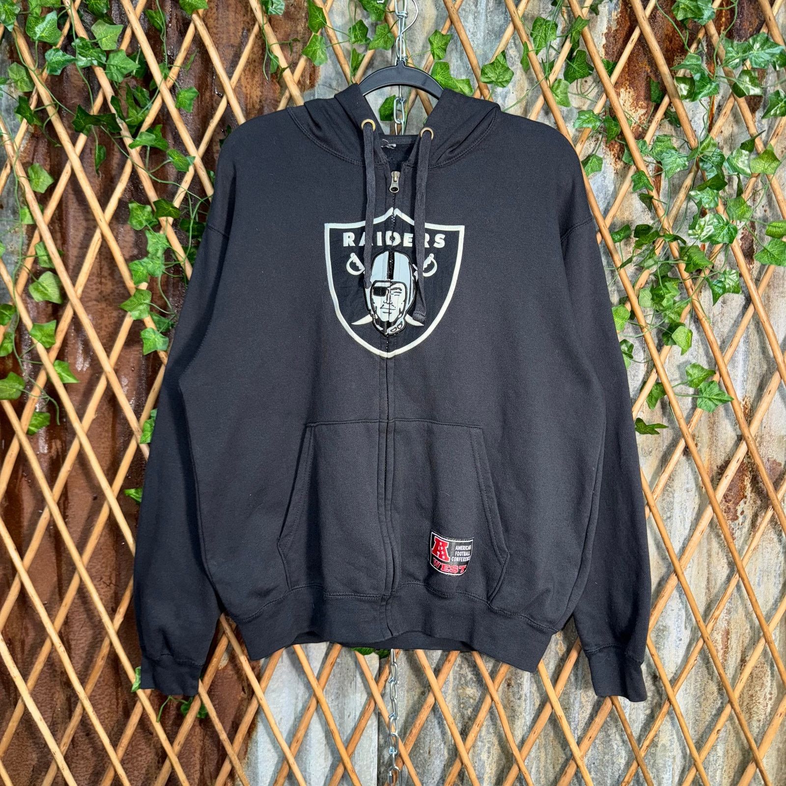 NFL Vintage Y2K Oakland Raiders embroider NFL 00s zip up hoodie Size US L / EU 52-54 / 3 - 1 Thumbnail