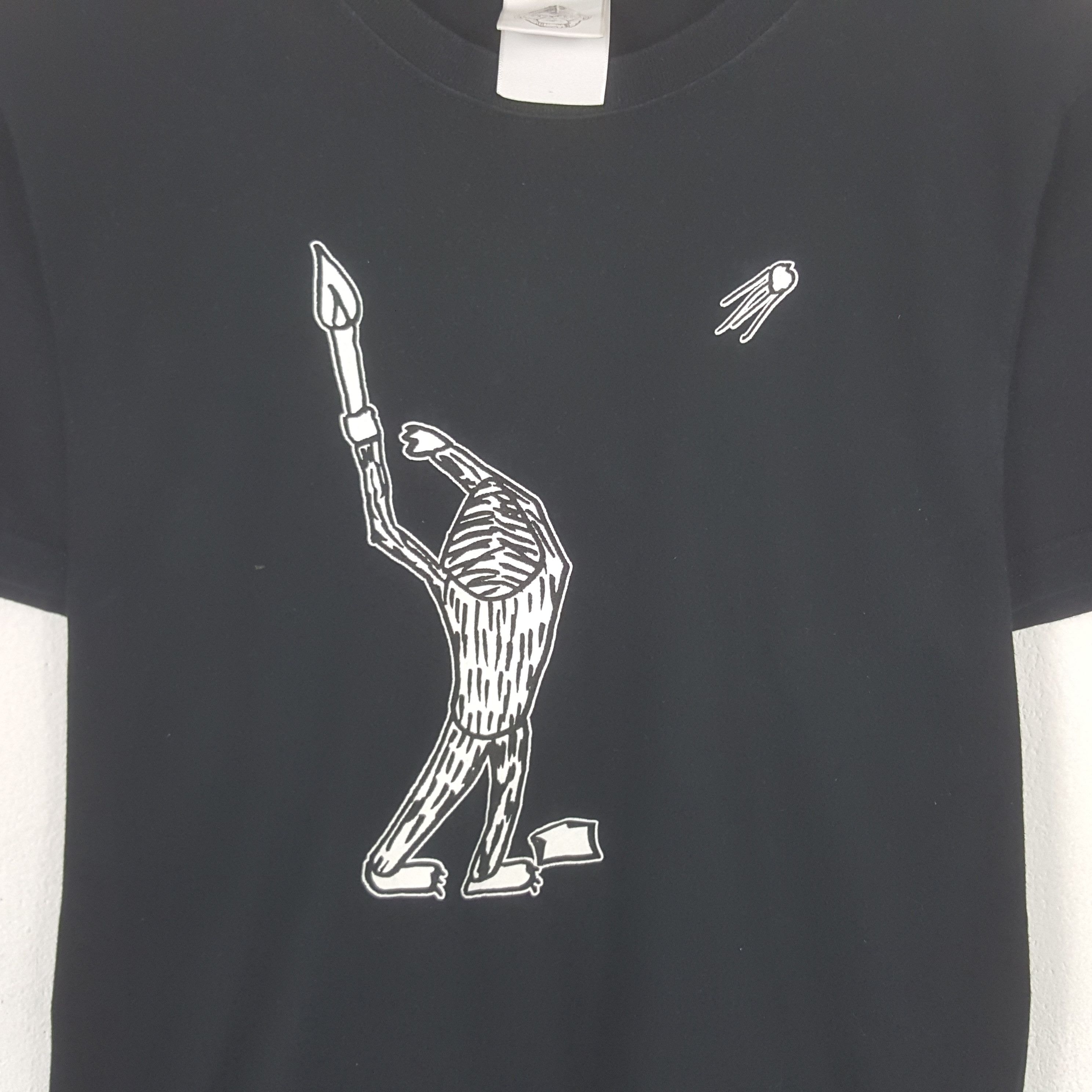 Vintage Vintage Yeti VS Cro Magnon Man Pop Art T-shirt RR19 Size US S / EU 44-46 / 1 - 2 Thumbnail