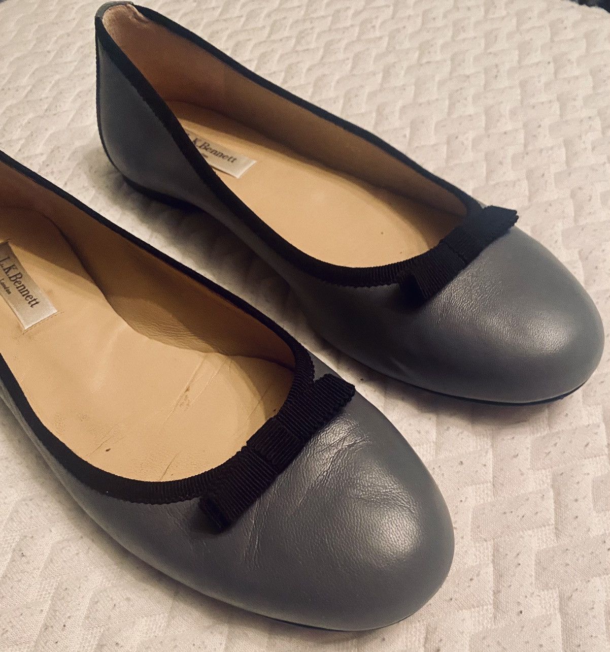 LK Bennett L K Bennett Grey leather Black grosgrain trim/bow vamp 38.5 Size US 8.5 / IT 38.5 - 4 Thumbnail