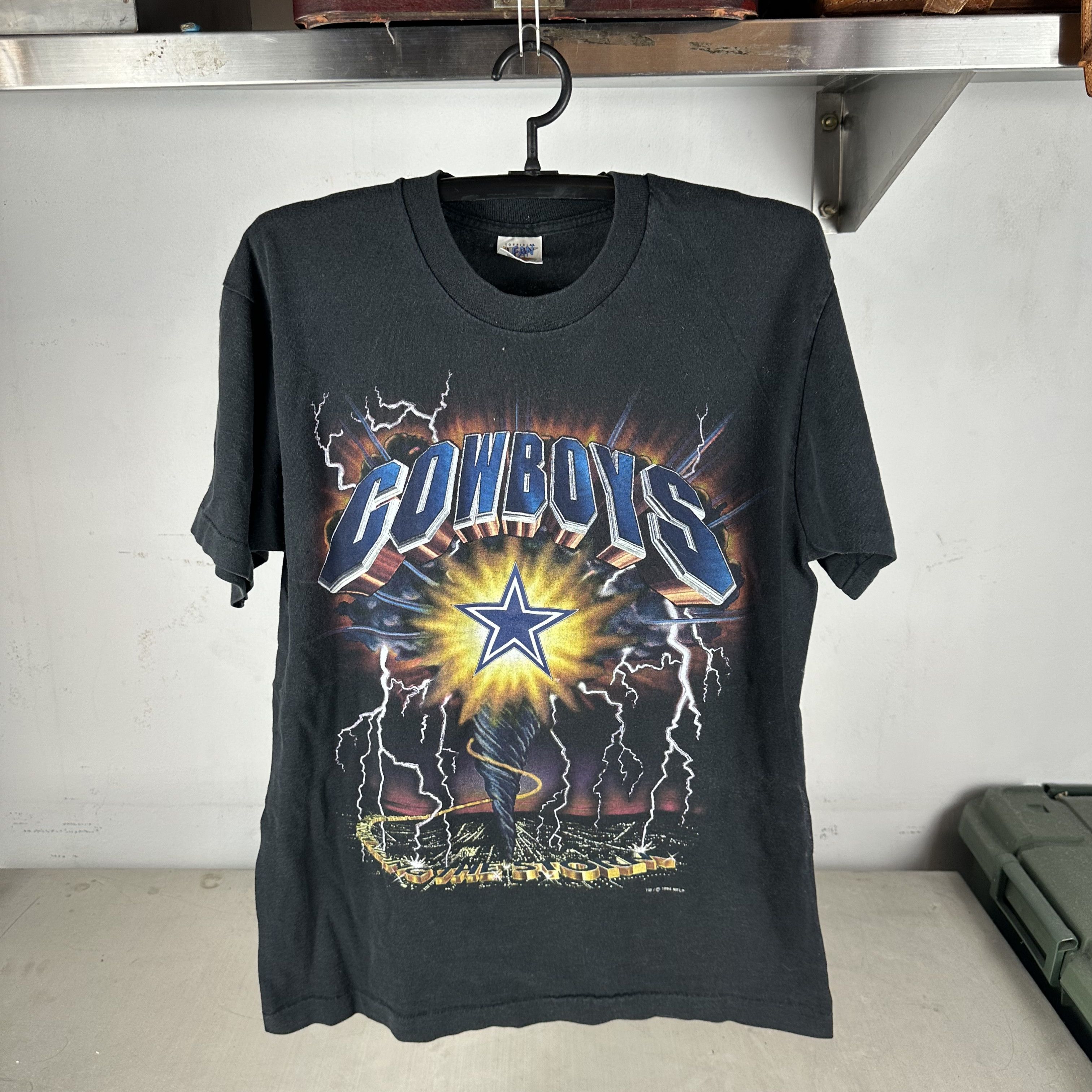Vintage ​​​​1994 Dallas Cowboys NFL Hurricane Lightning T-shirt Size US L / EU 52-54 / 3 - 1 Thumbnail