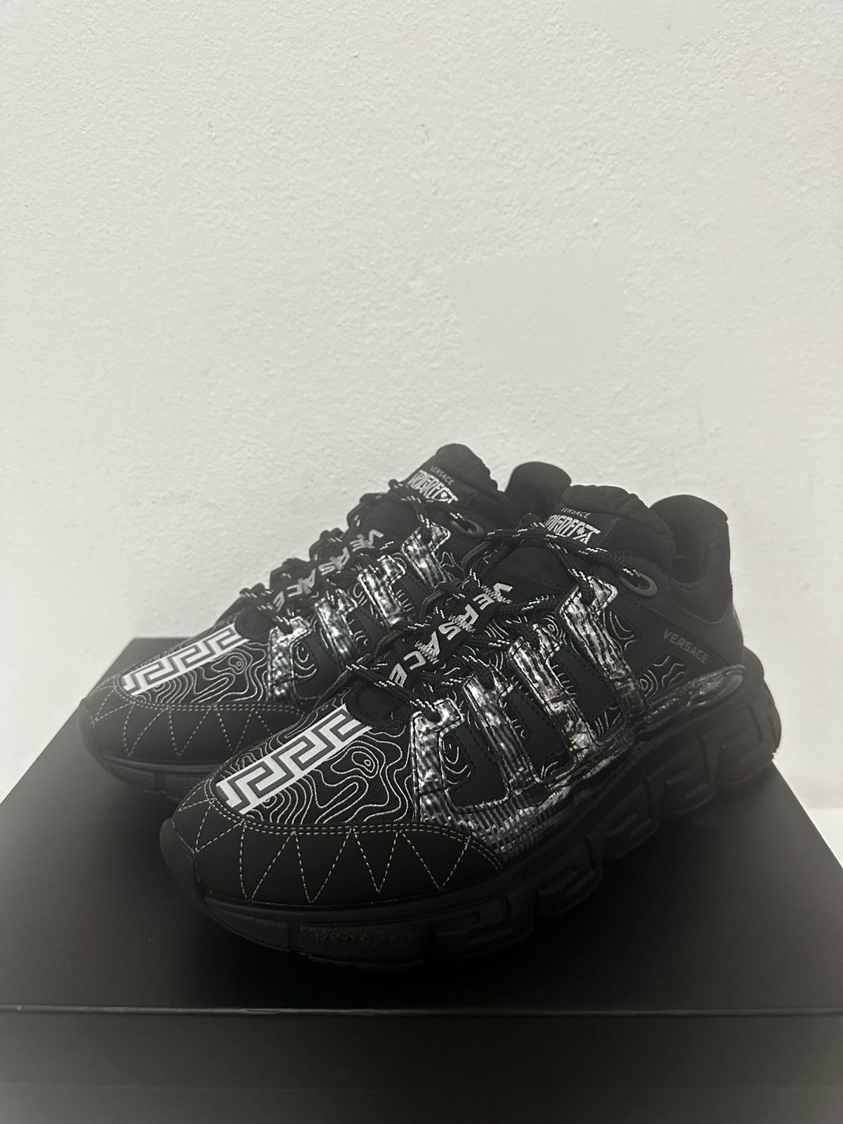 Versace Versace Trigreca Sneakers Size US 9 / EU 42 - 1 Thumbnail
