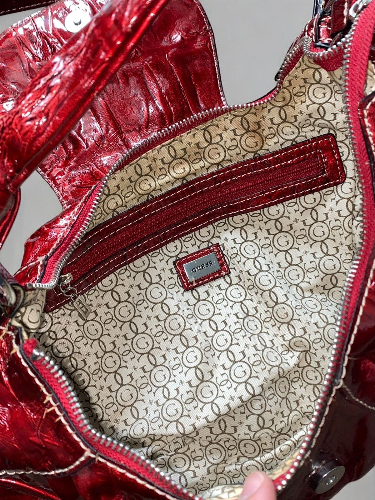 Guess 🔥 Y2K GUESS RED PATENT LOGO BAG PARIS HILTON VIBES Size ONE SIZE - 12 Thumbnail