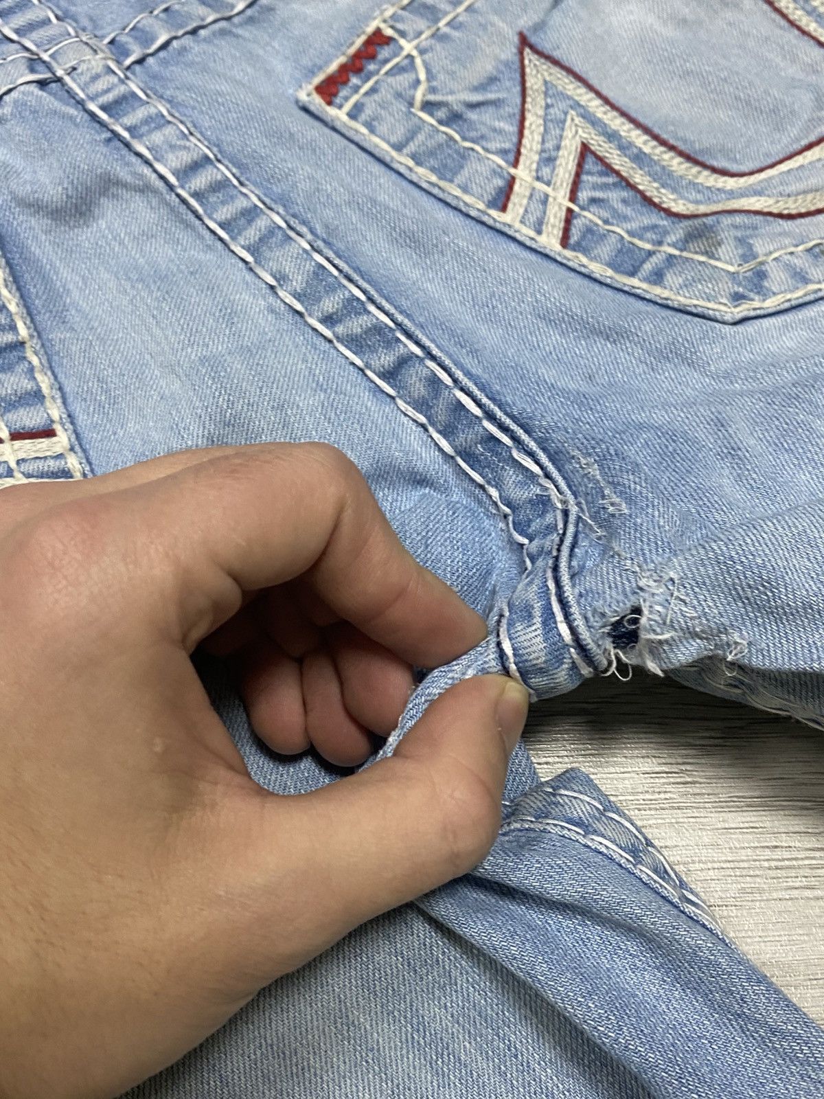 True Religion True Religion horse shoes distressed vintage jeans stitched Size US 31 - 12 Thumbnail