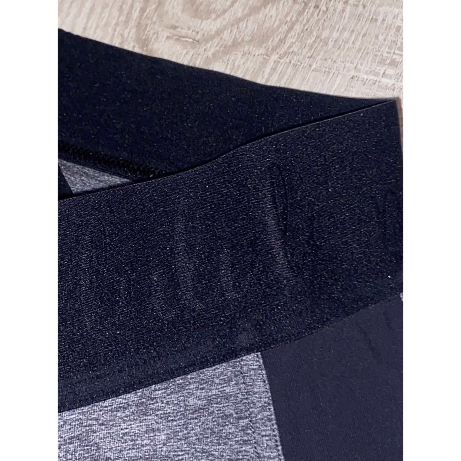 Lululemon Lululemon Womens Black and Gray Capri Leggings Size 27" / US 4 / IT 40 - 3 Thumbnail