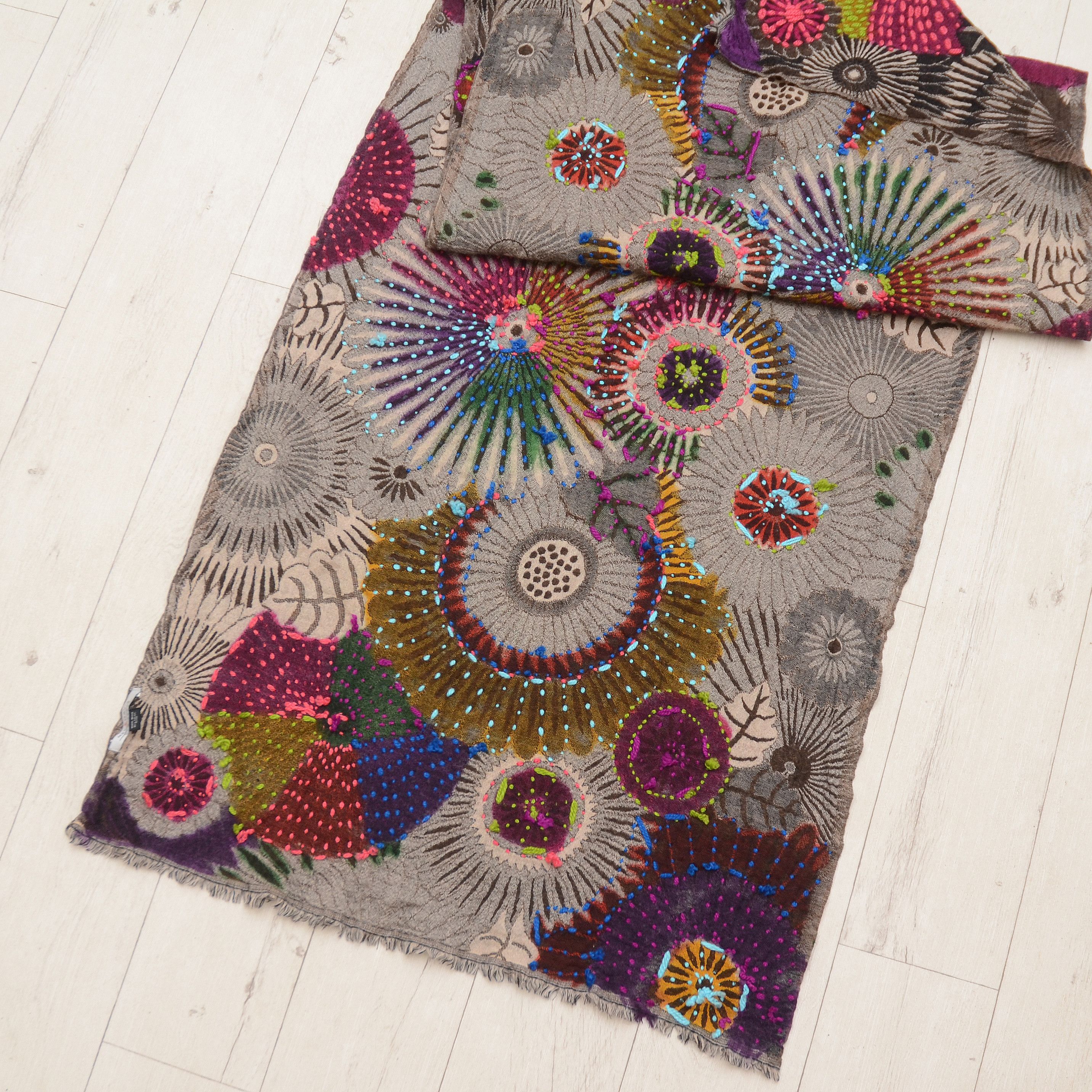 Other Mel & Davis New York 100% Wool Flower Scarf Shawl Big Size Size ONE SIZE - 9 Thumbnail
