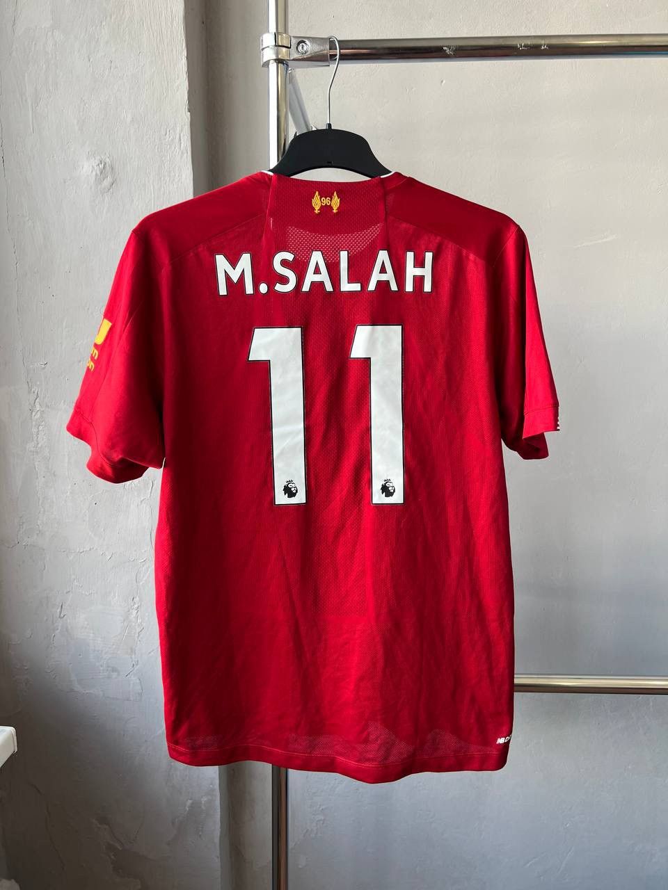 New Balance 2019/20 LIVERPOOL FC #11 M.SALAH HOME SOCCER JERSEY SHIRT L Size US L / EU 52-54 / 3 - 2 Thumbnail