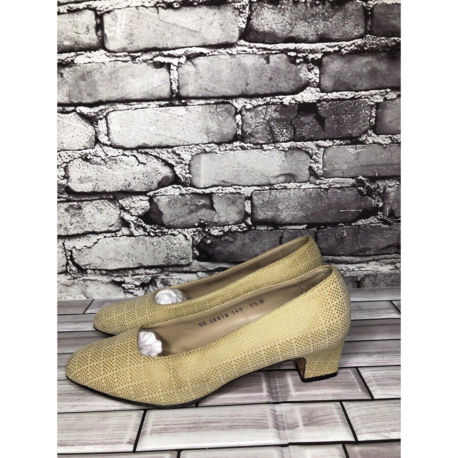 Salvatore Ferragamo Salvatore Ferragamo Beige Leather Geometric Dress Pump Heels Size US 7.5 / IT 37.5 - 21 Thumbnail