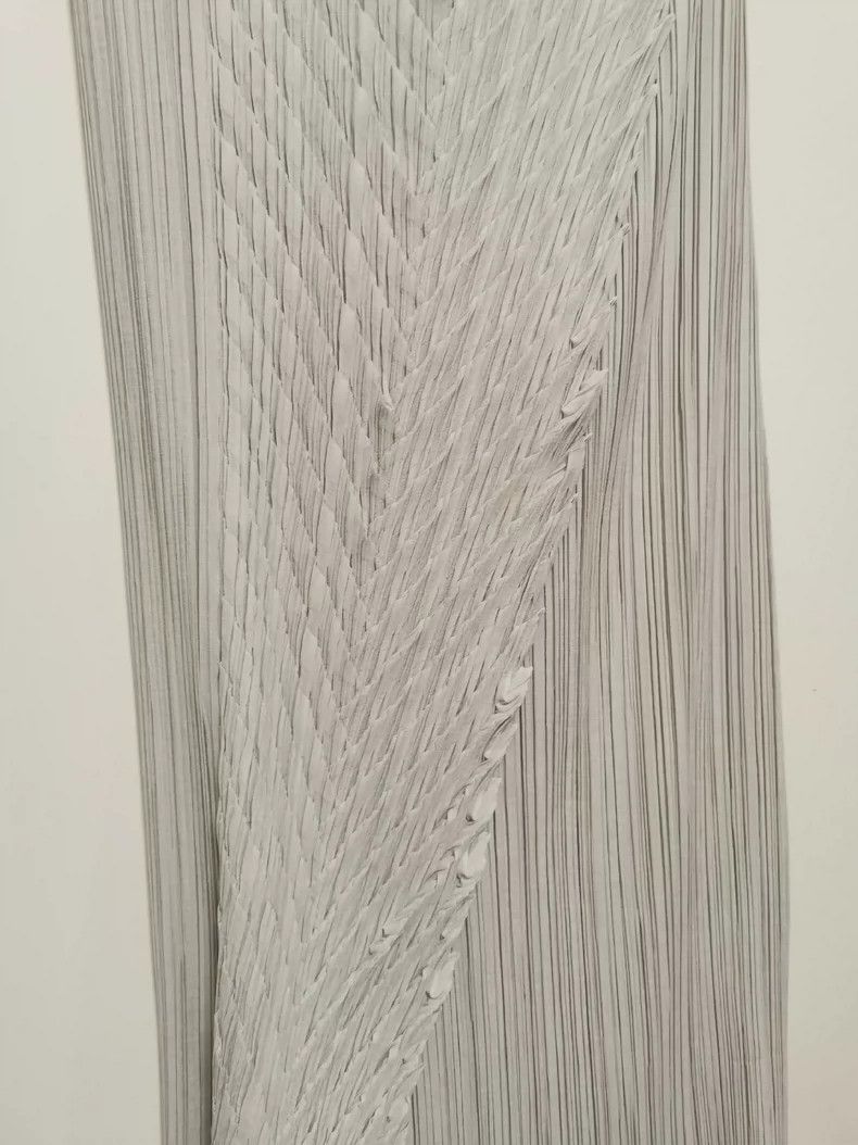 Issey Miyake Issey Miyake size:2 Grey main line dragon scale half skirt Size 23" - 4 Thumbnail