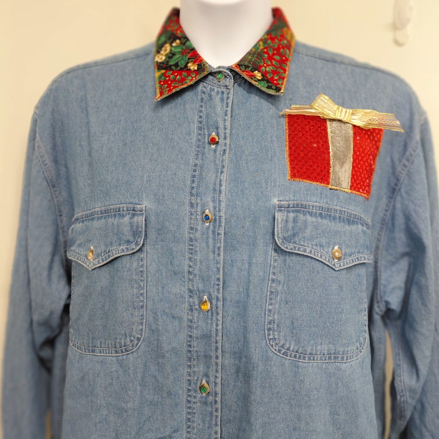 Lee VINTAGE Shane Lee Inc Shirt Womens 2XL Blue Denim Christmas Present Patches With Bows Shirt Womens 2XL Blue Denim Christmas Present Patches With Bows Size XXL / US 16-18 / IT 52-54 - 4 Thumbnail