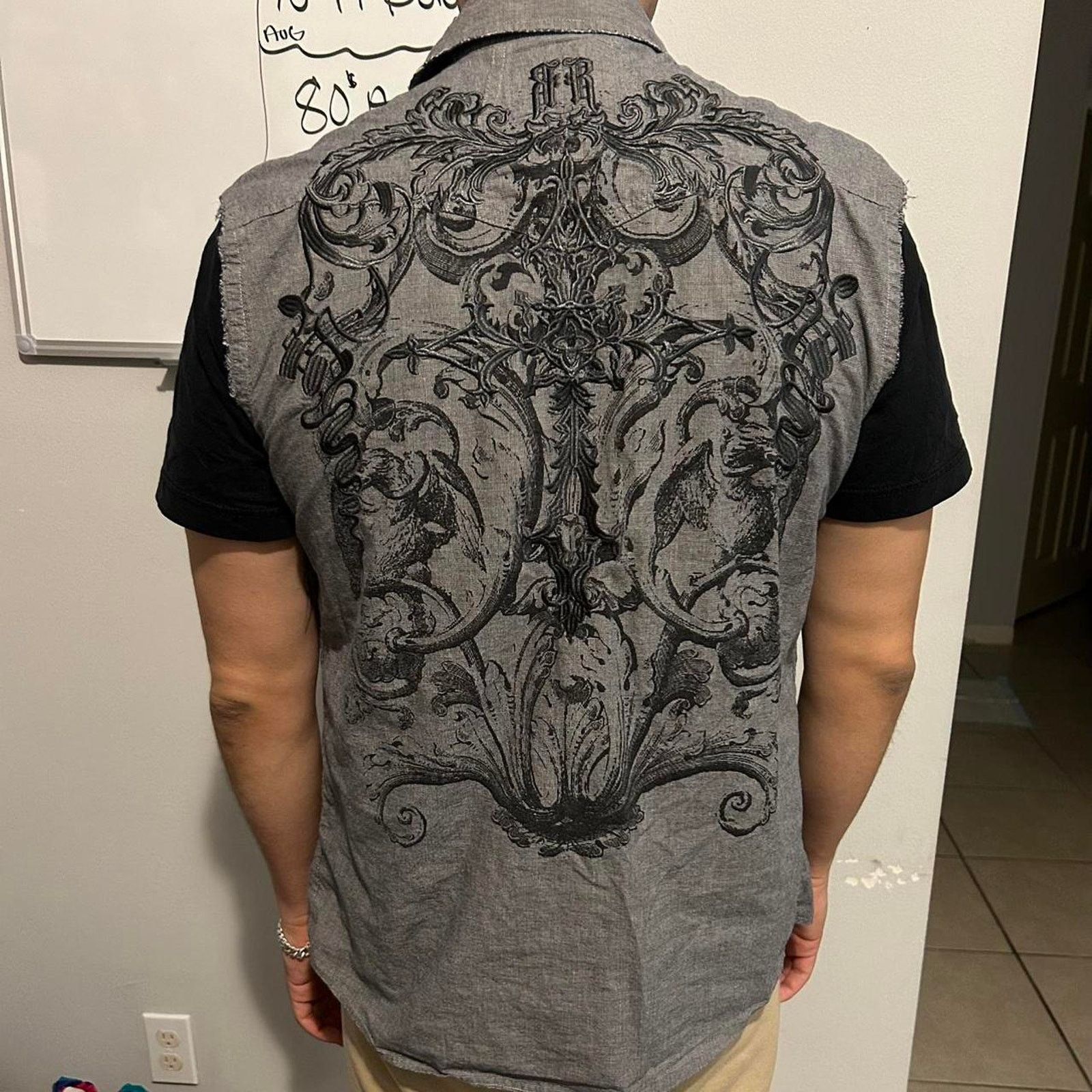 Roar Sleeveless roar button up Size US L / EU 52-54 / 3 - 8 Thumbnail