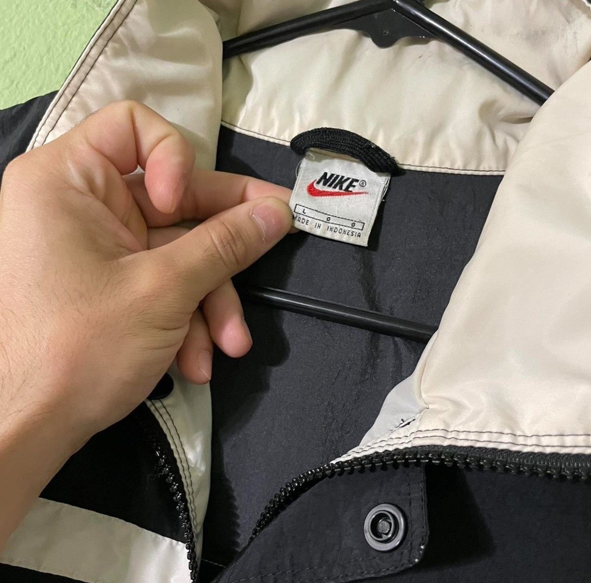 Nike Vintage wind breaker Size US L / EU 52-54 / 3 - 4 Thumbnail