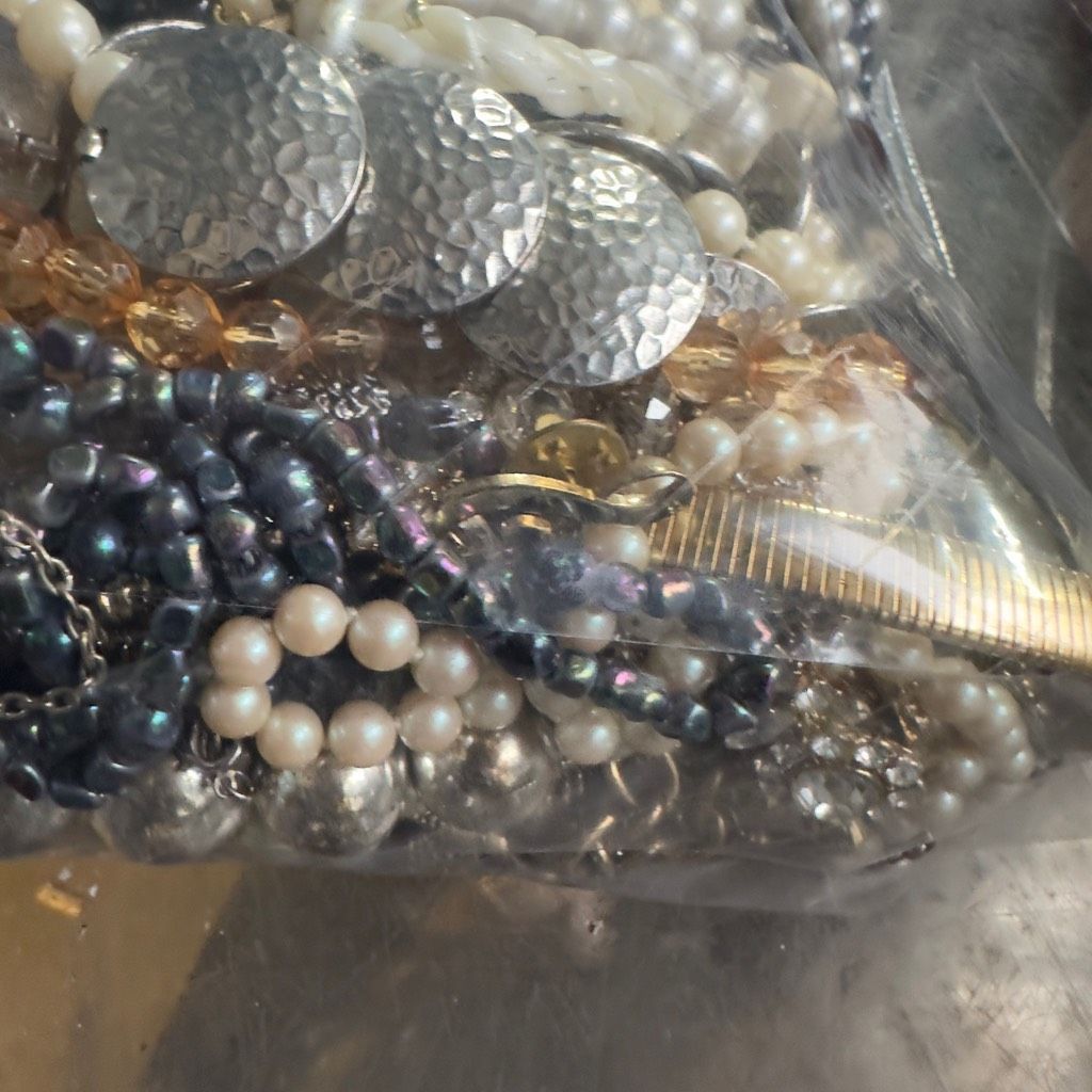 Vintage Bulk Necklaces Jewelry Lot Gallon Bag Mostly Necklaces Vinta Size ONE SIZE - 14 Thumbnail