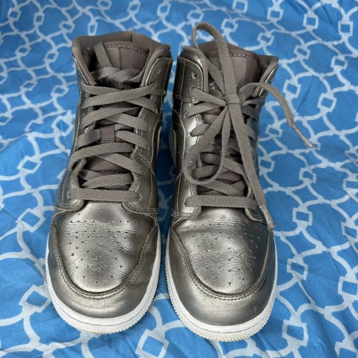 Nike Nike Youth size 6y Air Jordan 1 Mid SE sepia stone GS kids | Grailed