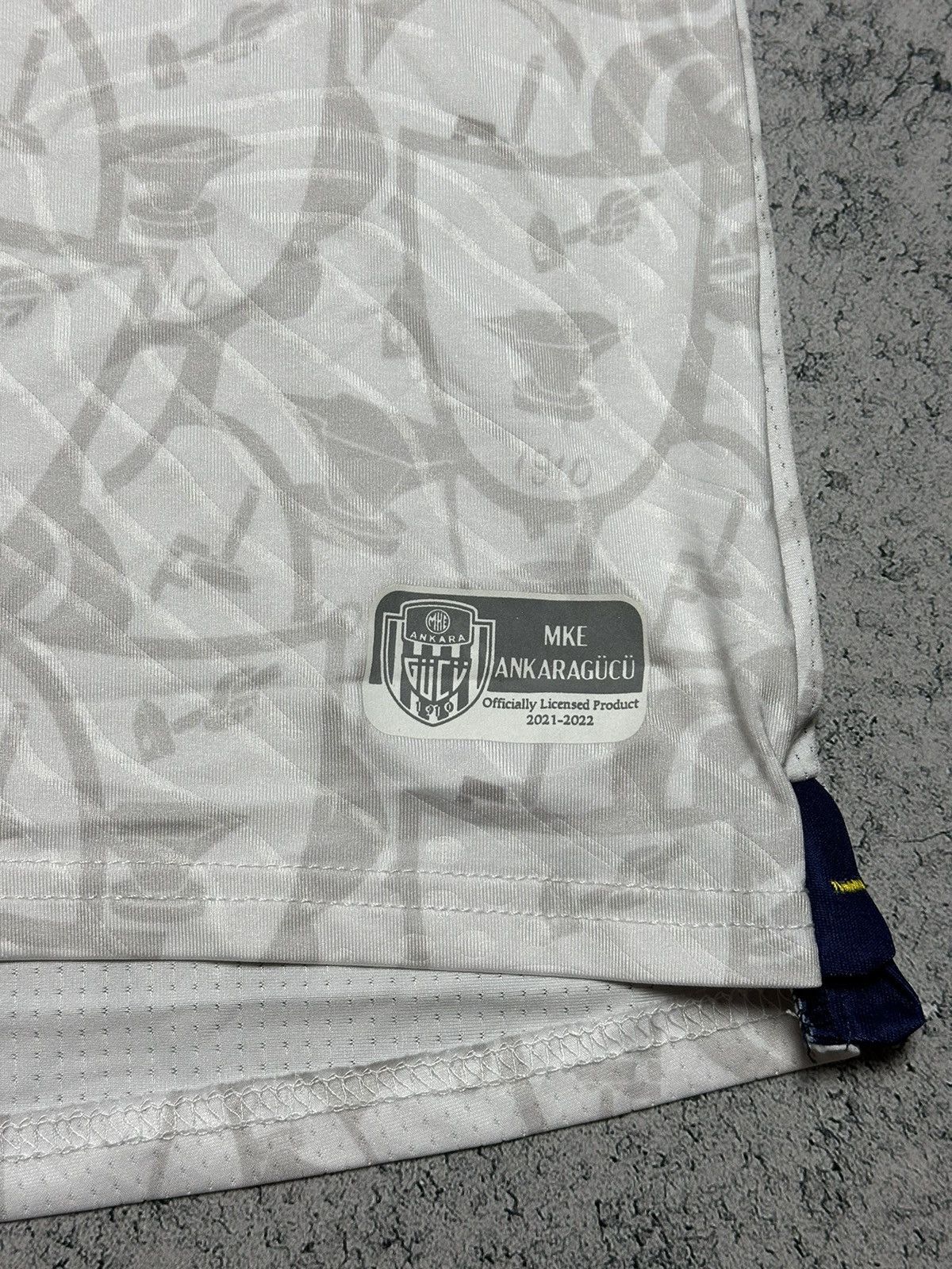 Diadora MKE Ankaragücü #12 ARIYIBI 2021-22 Away Diadora Shirt Jersey Size US L / EU 52-54 / 3 - 5 Thumbnail
