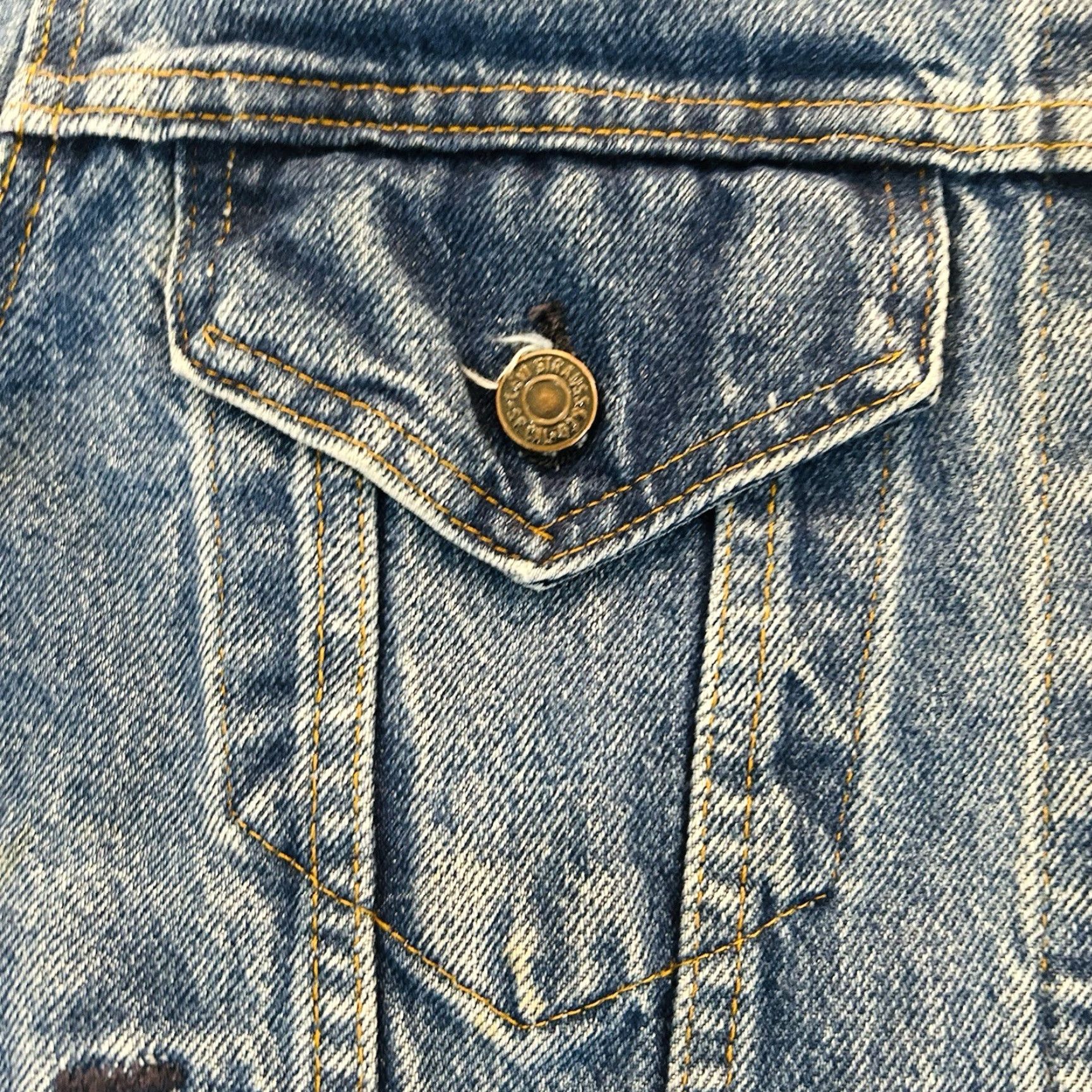 VINTAGE Levi's Denim Blue Jean TRUCKER Jacket MENS 44 Made In USA 70506-0216