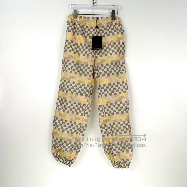Louis Vuitton Louis Vuitton Grey and pink checkerboard nylon pants Size US 38 / EU 54 - 3 Thumbnail