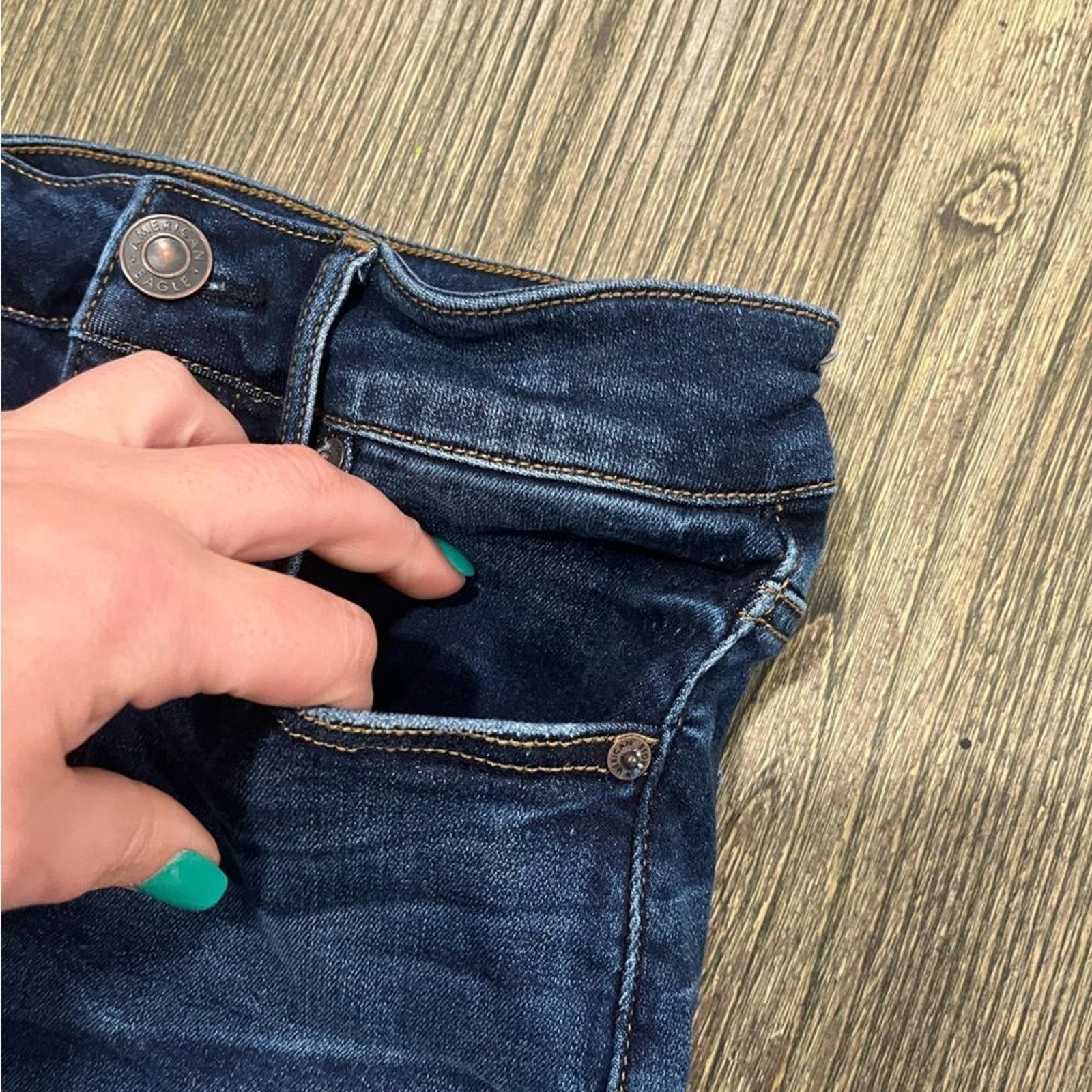 American Eagle Outfitters American Eagle Hi-Rise Mini Skirt Whisker Raw Hem Denim 4 Size 27" / US 4 / IT 40 - 2 Thumbnail