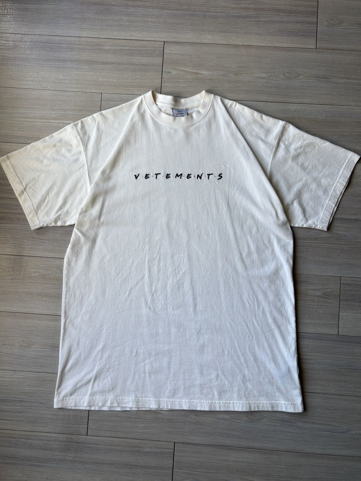 Vetements Vetements Friends Logo Embroidered White T - Shirt Size US XL / EU 56 / 4 - 1 Thumbnail