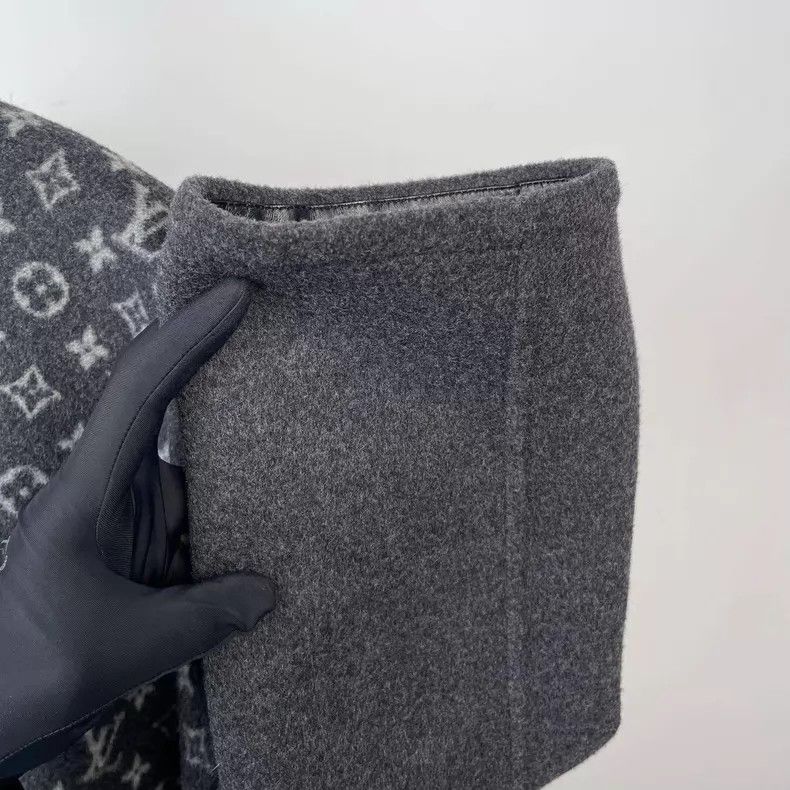 Louis Vuitton Louis Vuitton Old-print wool coat with black lining coat Size XS / US 0-2 / IT 36-38 - 4 Thumbnail
