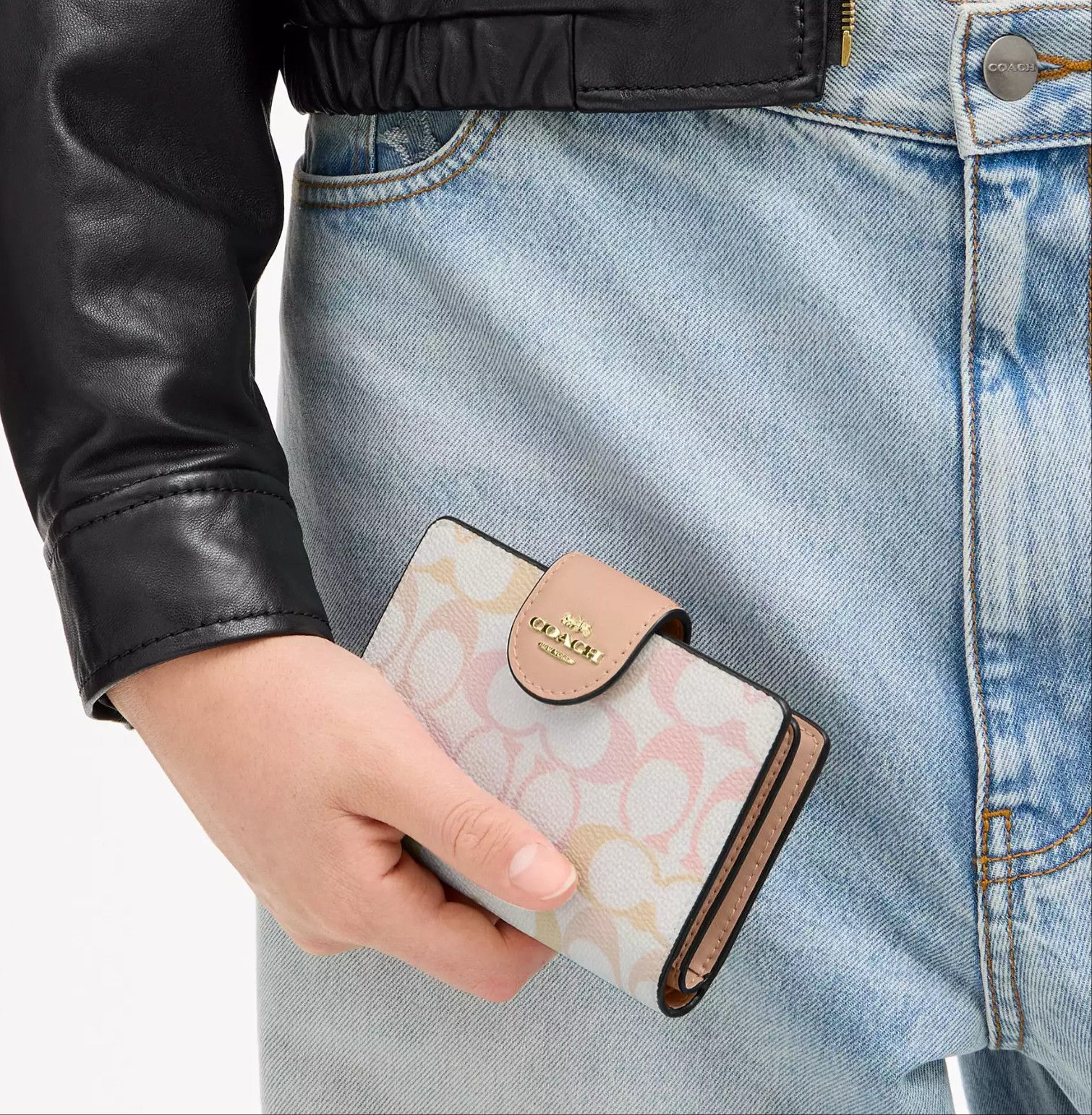 Coach Medium Corner Zip Wallet In Pretty Signature Canvas CEC31 Size ONE SIZE - 6 Thumbnail