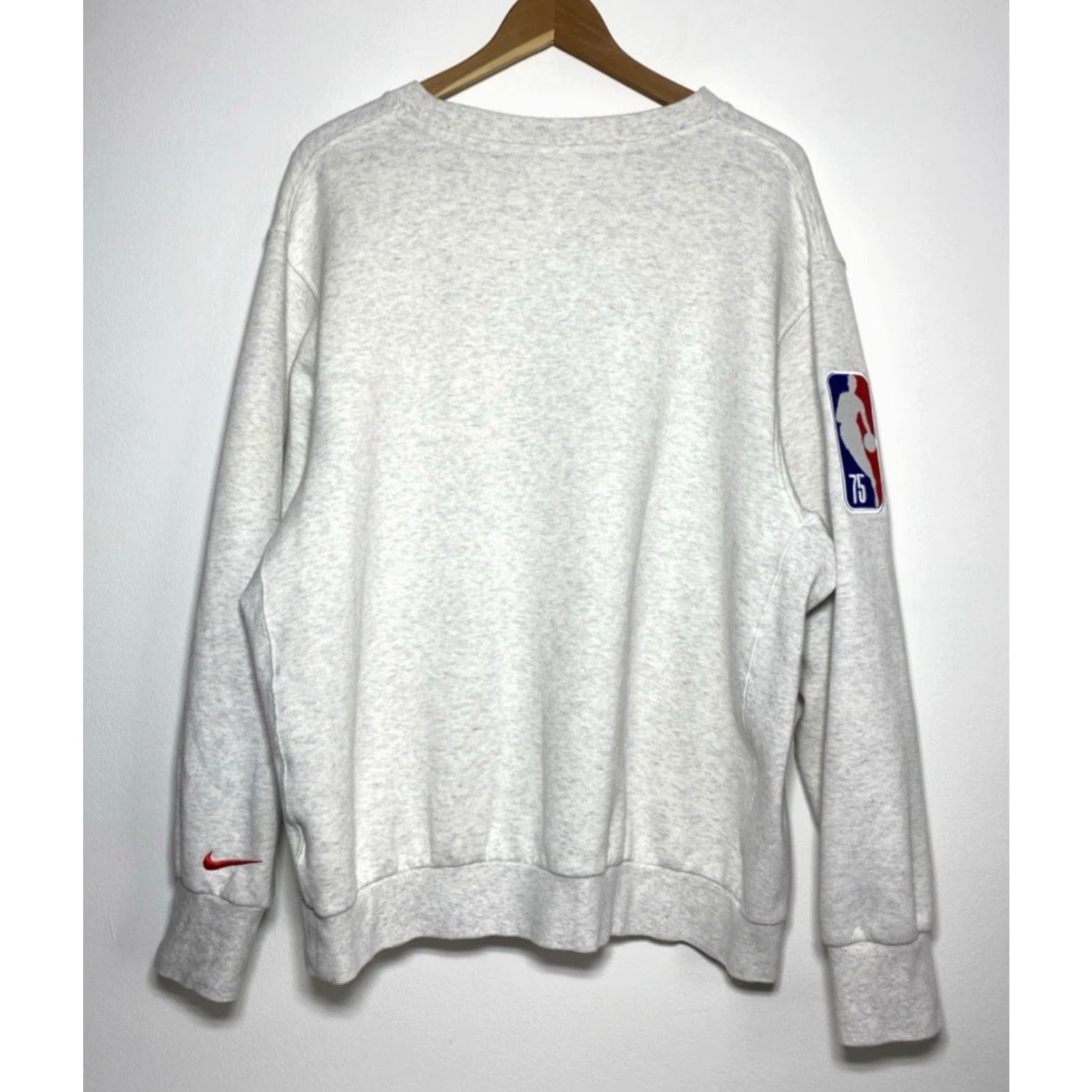 Nike Nike Chicago Bulls 75th Anniversary Courtside Ivy League Sweatshirt XL Men Gray Cotton Blend Fleece Embroidered Logo Pullover Sports Vintage Size US XL / EU 56 / 4 - 3 Thumbnail