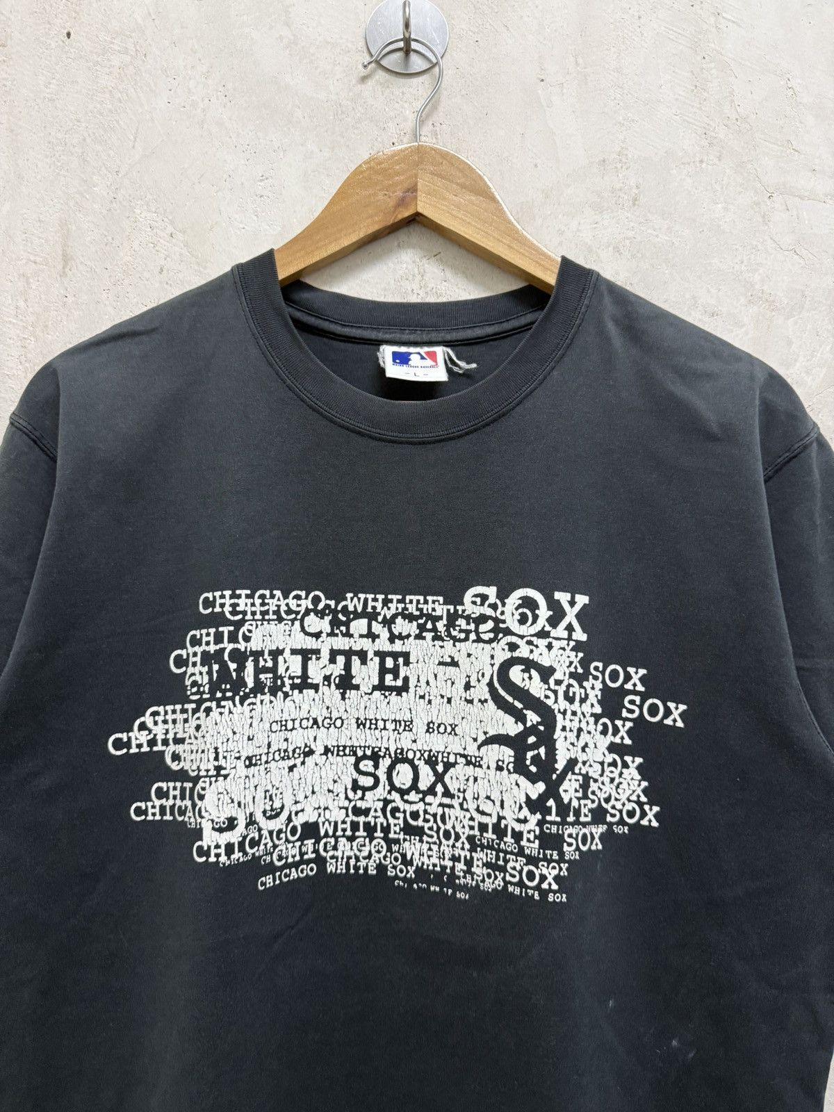 Vintage Distressed 2000s Chicago White Sox MLB Faded T-Shirt Size US L / EU 52-54 / 3 - 2 Thumbnail