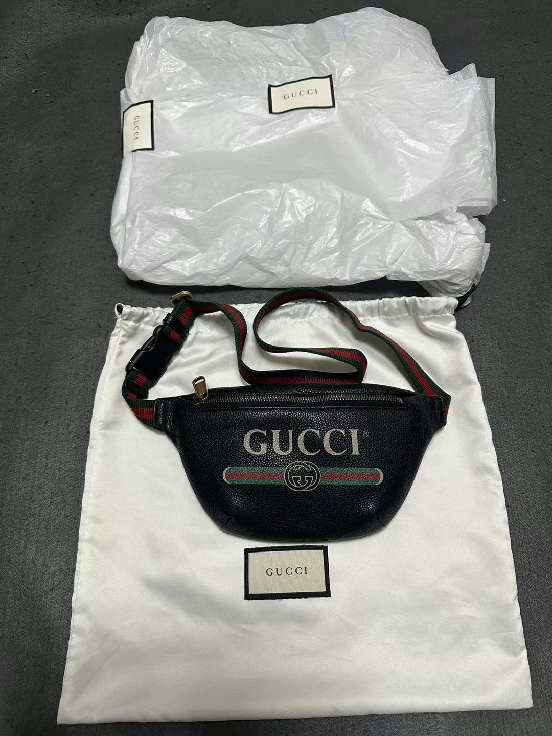 Gucci Gucci Leather Logo Mini Cute Bumbag Size ONE SIZE - 1 Thumbnail