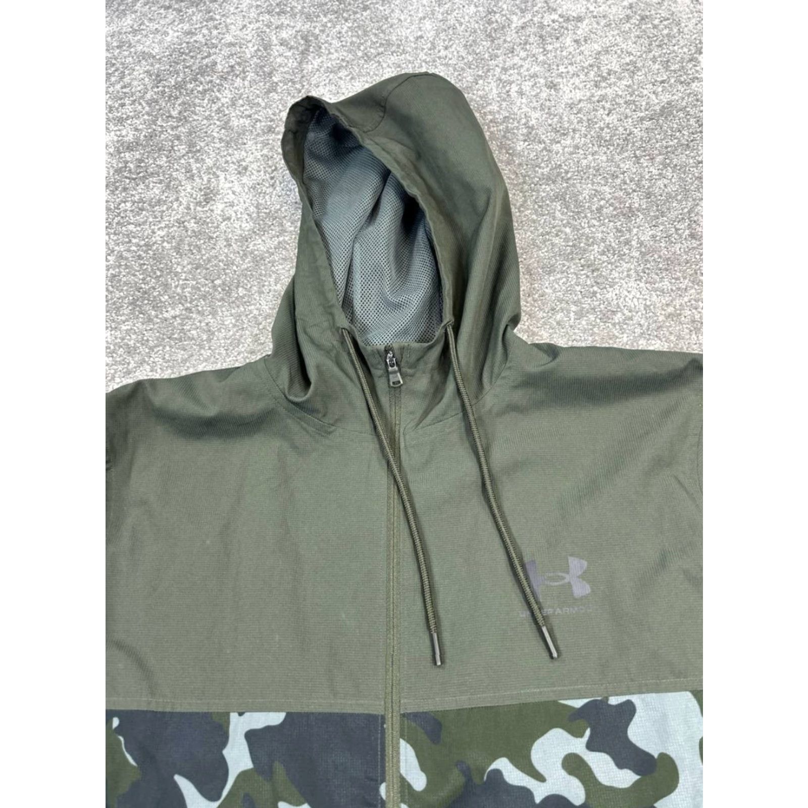 Under Armour Under Armour Jacket Mens M Green Camouflage Full Zip Windbreaker Casual Fall Winter Spring Regular Zip Front Logo Pattern: Camouflage Size US M / EU 48-50 / 2 - 2 Thumbnail