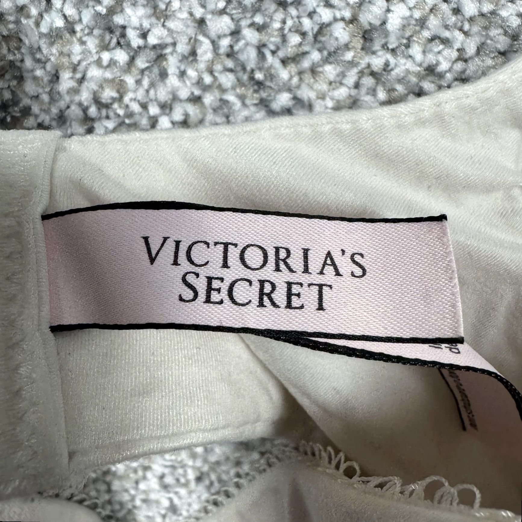 Victoria's Secret VINTAGE Victoria's Secret Body By Victoria Demi Underwire Padded Lace Bra 38D White Floral Balconette Womens Boys? Size ONE SIZE - 4 Thumbnail