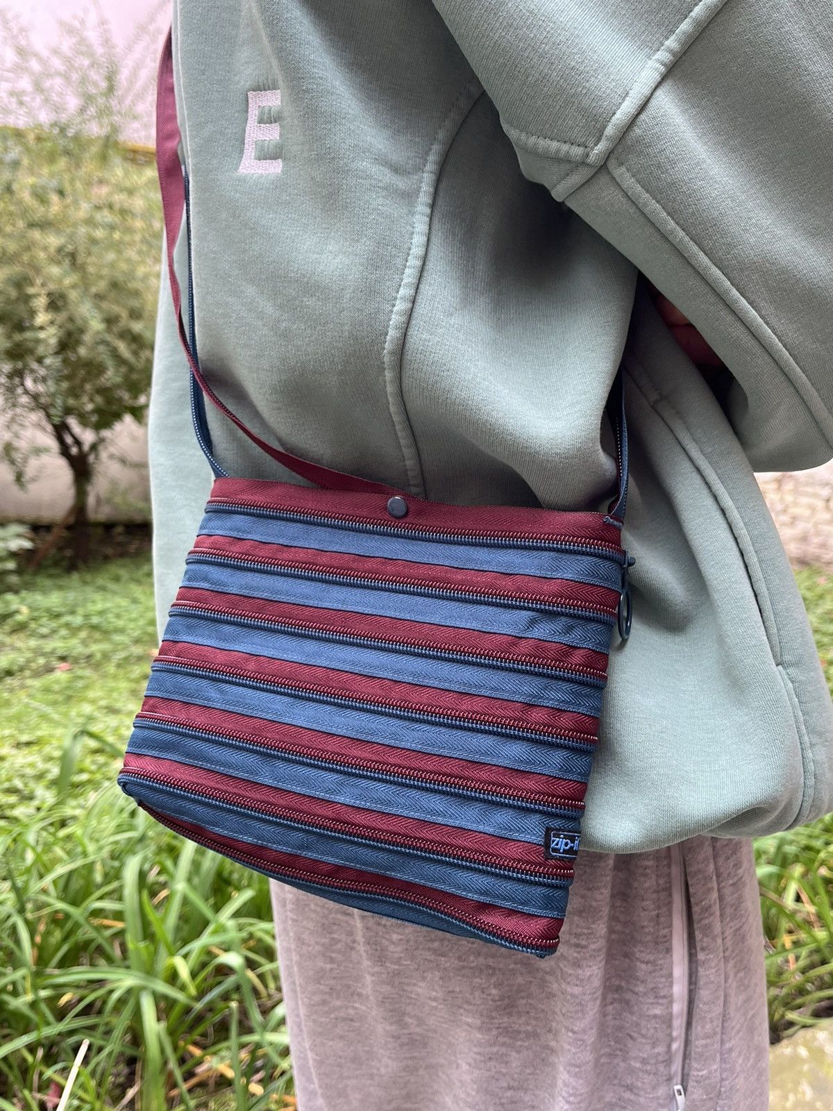 Vintage Zip It Crossbody Bag - Unique Zipper Design Size ONE SIZE - 4 Thumbnail