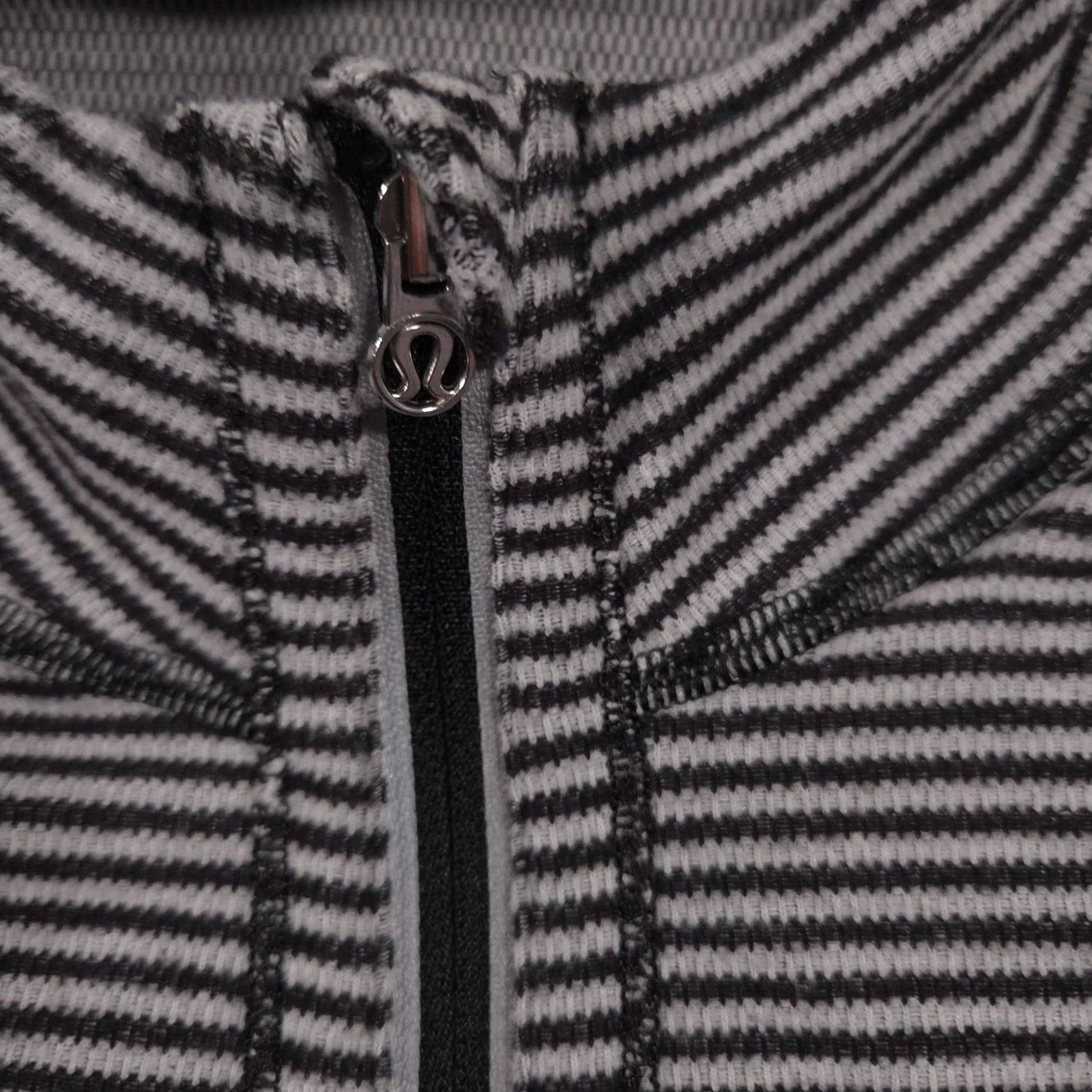 Lululemon Lululemon Pullover Womens Small Gray Black Striped 1/4 Zip Long Sleeve Running Size S / US 4 / IT 40 - 4 Thumbnail