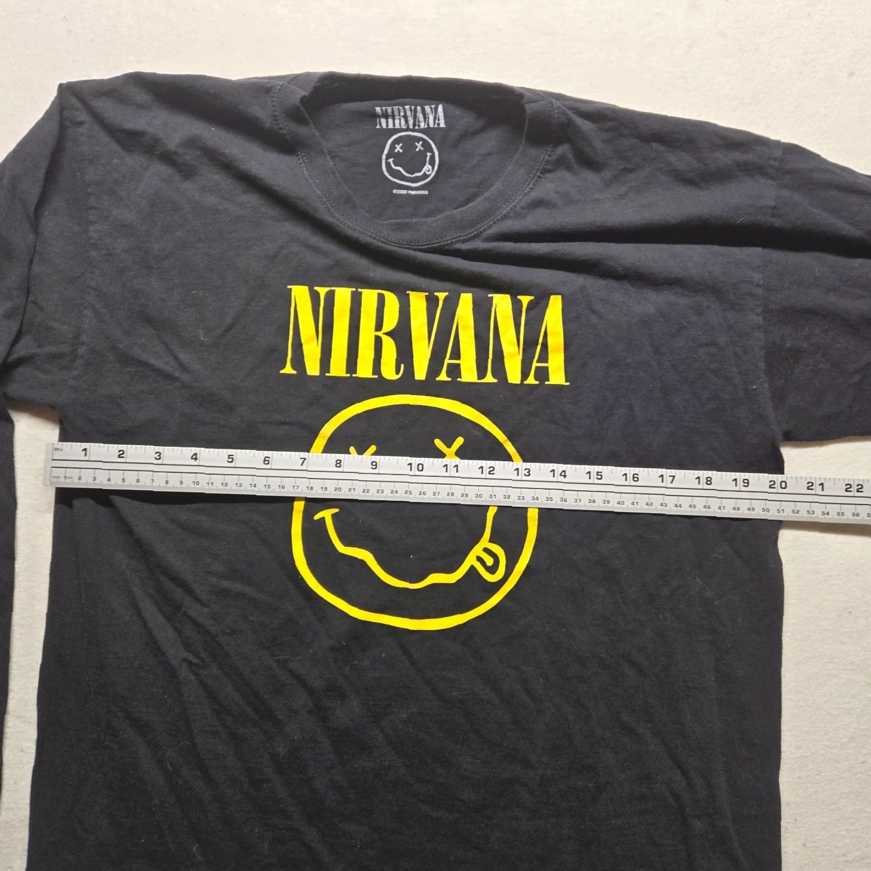 Gildan NIRVANA Gildan Gray Short Sleeve T-Shirt Adult Large Unisex Crew Neck Band Music 2020s Mens Size US L / EU 52-54 / 3 - 4 Thumbnail