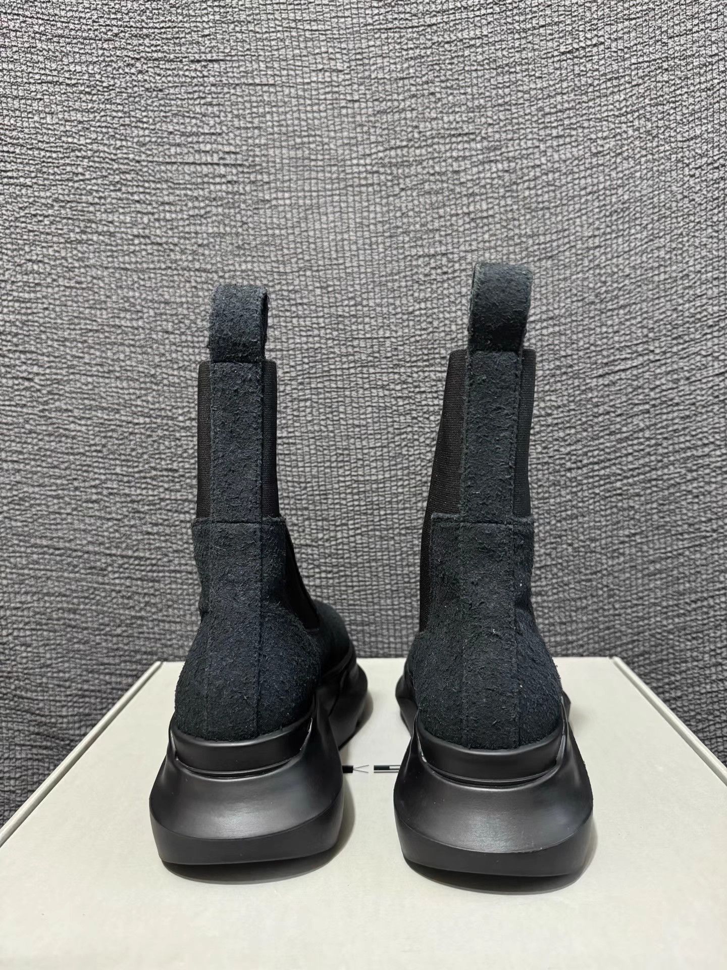 Rick Owens Rick Owens 23FW distressed leather tank sole Chelsea boots. Size US 6 / IT 36 - 3 Thumbnail