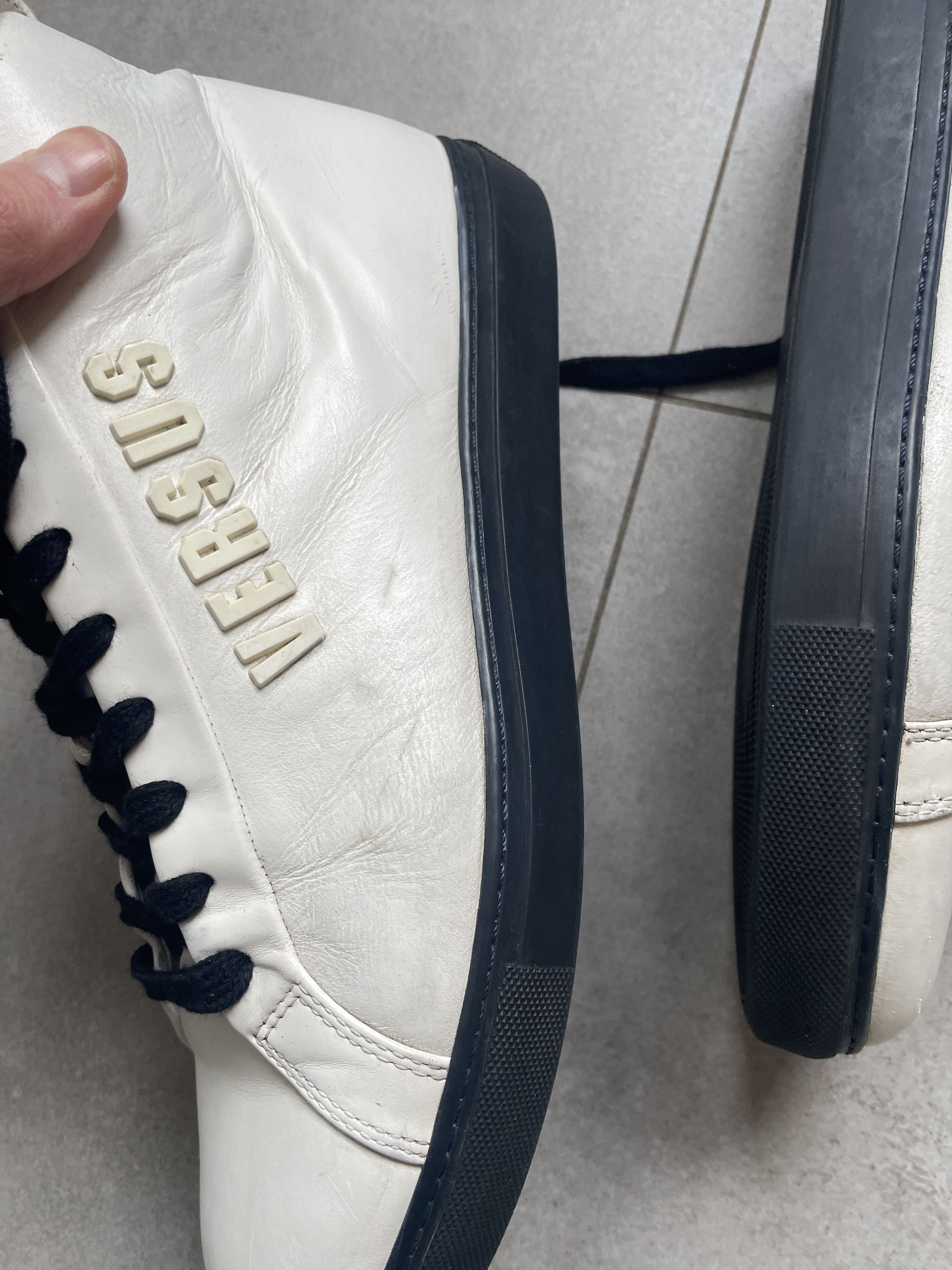 Versace Y2K VERSACE VERSUS ARENA WHITE BLACK LEATHER HI TOPS Size US 10 / EU 43 - 7 Thumbnail