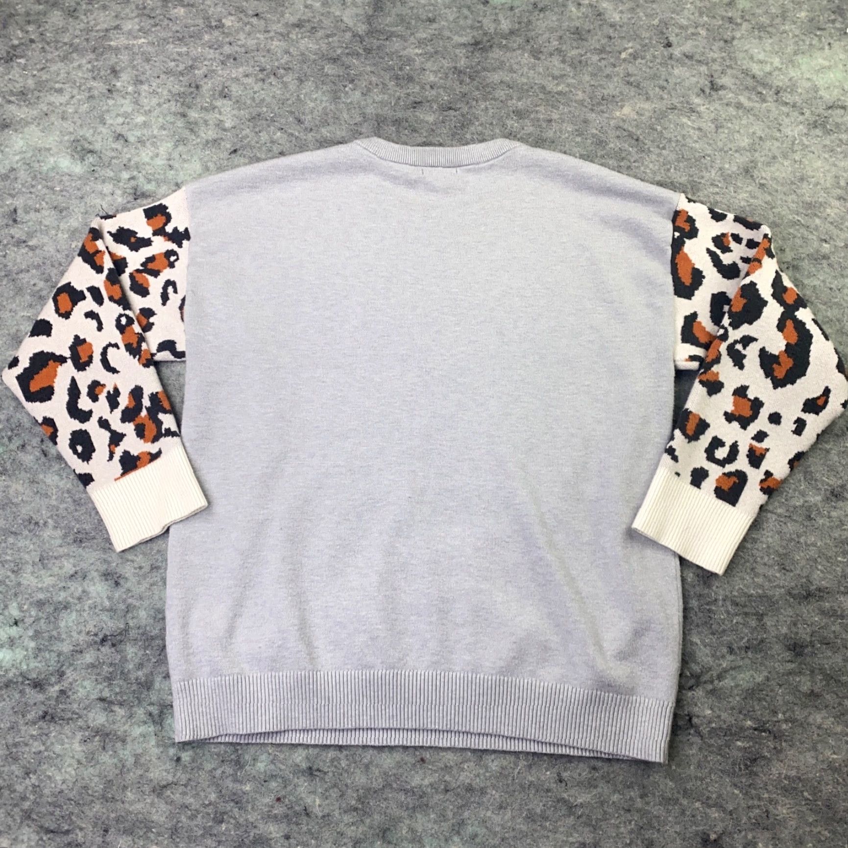 Vintage Versona Sweater Women's XL Gray Knit Crew Neck Leopard Print Sleeves Size XL / US 12-14 / IT 48-50 - 7 Thumbnail